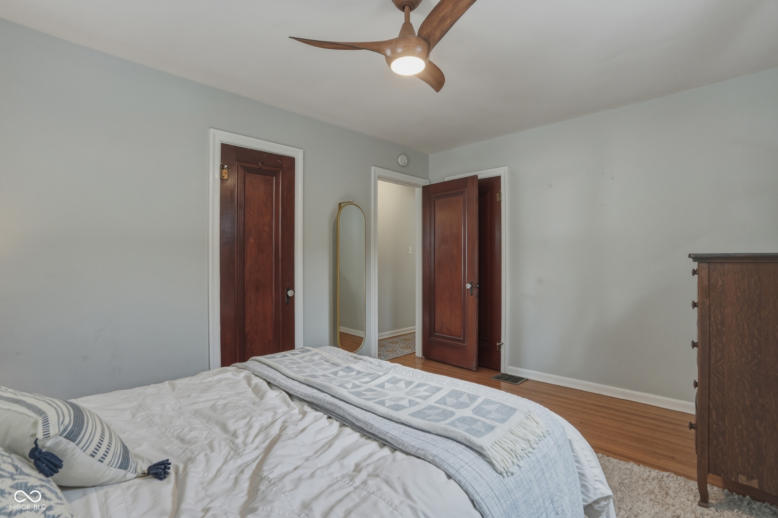 6046 Primrose Avenue