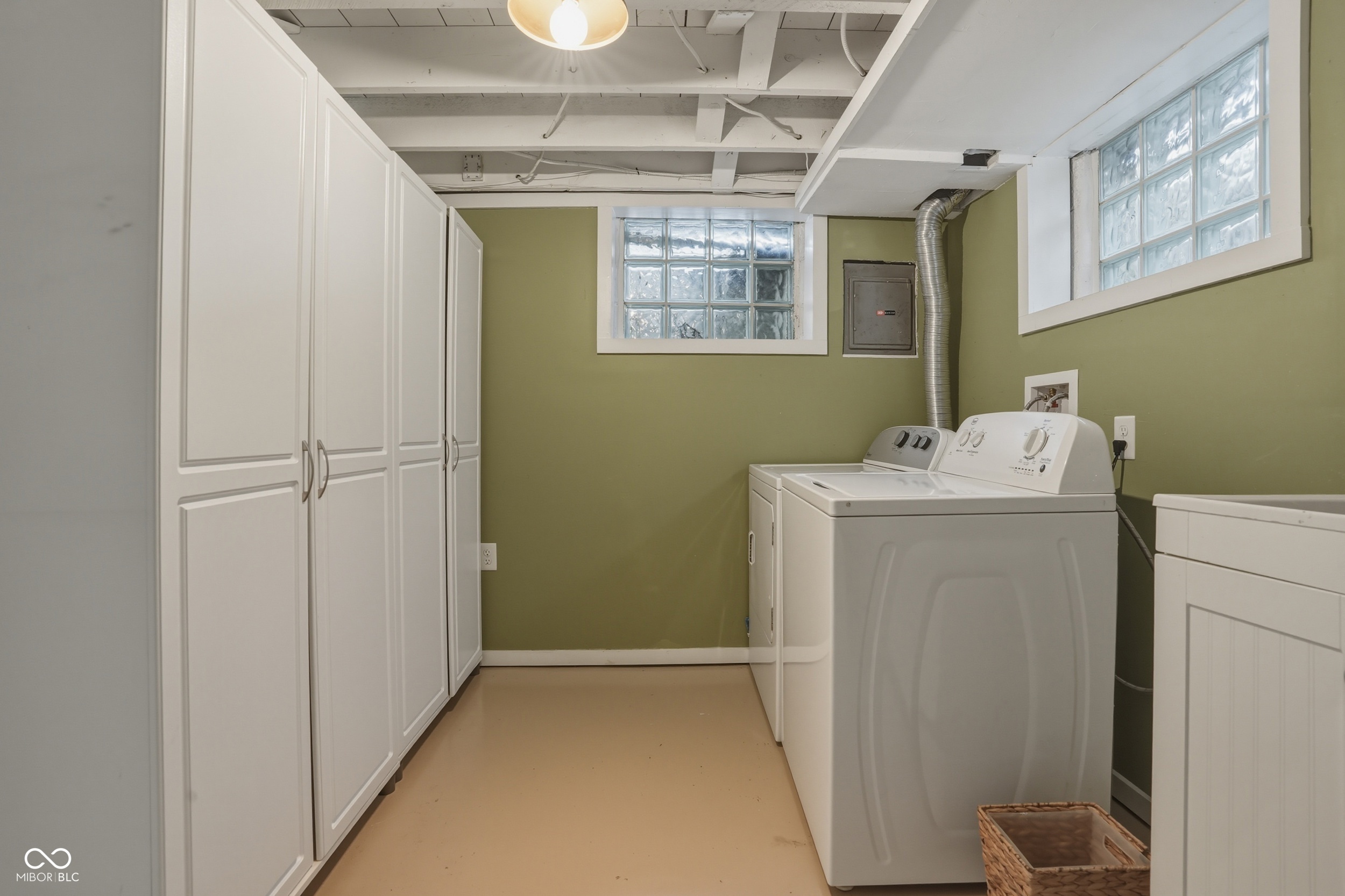 6046 Primrose Avenue