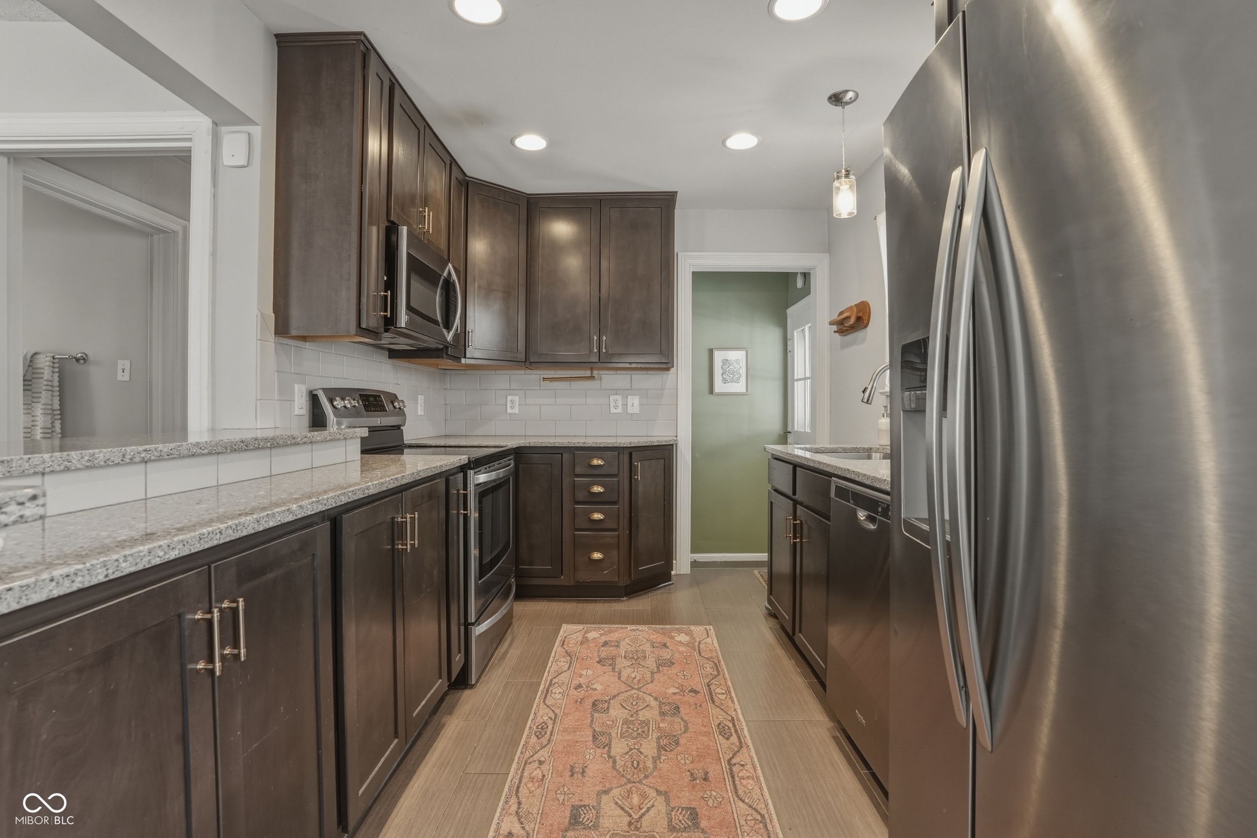 6046 Primrose Avenue