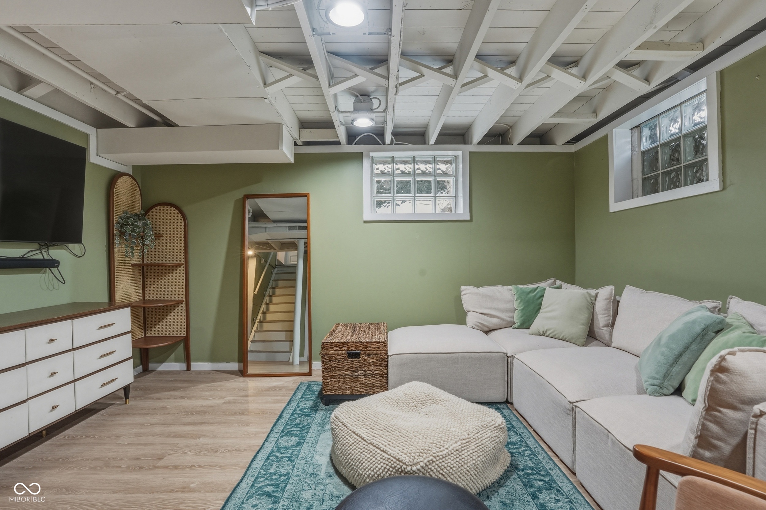 6046 Primrose Avenue