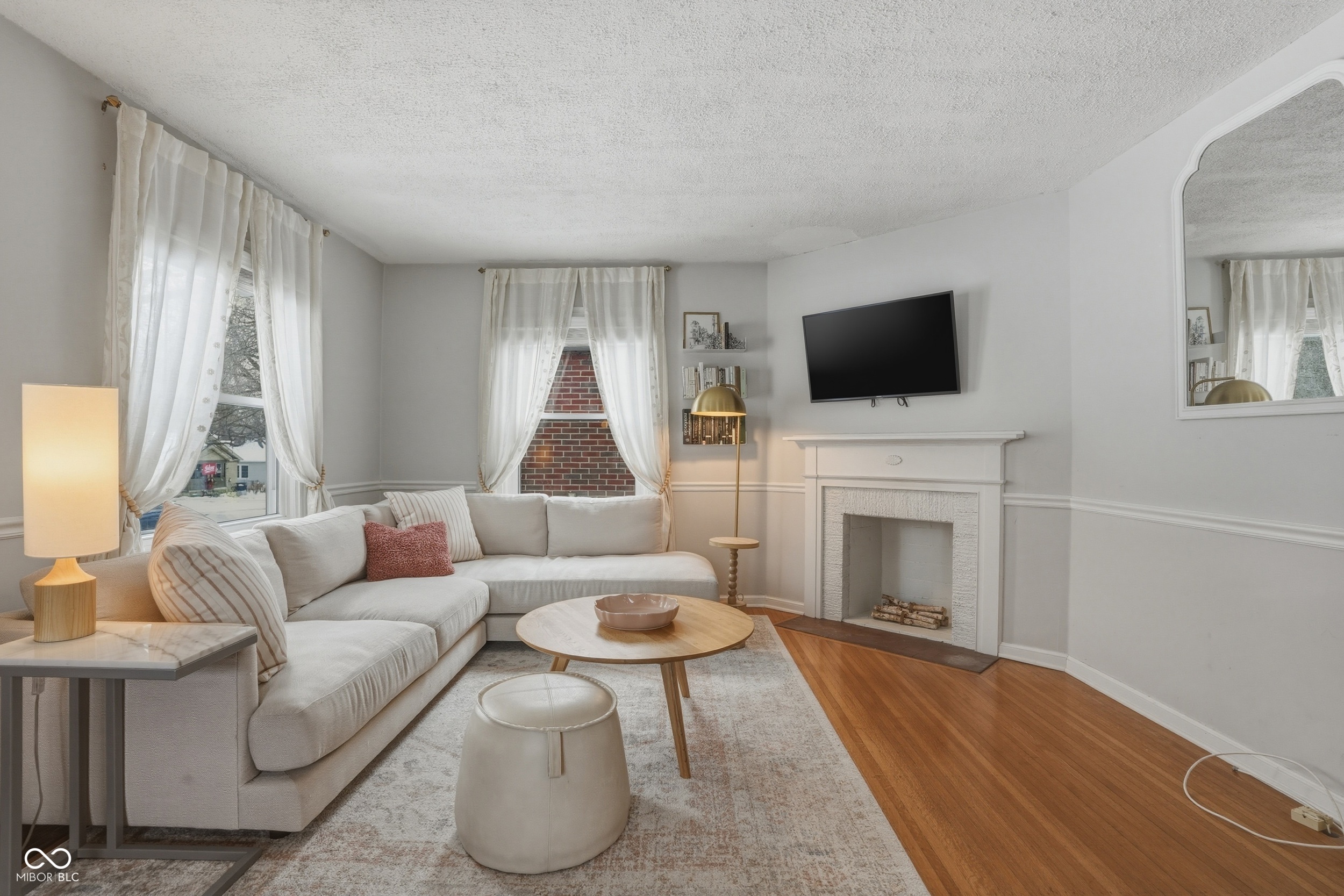 6046 Primrose Avenue