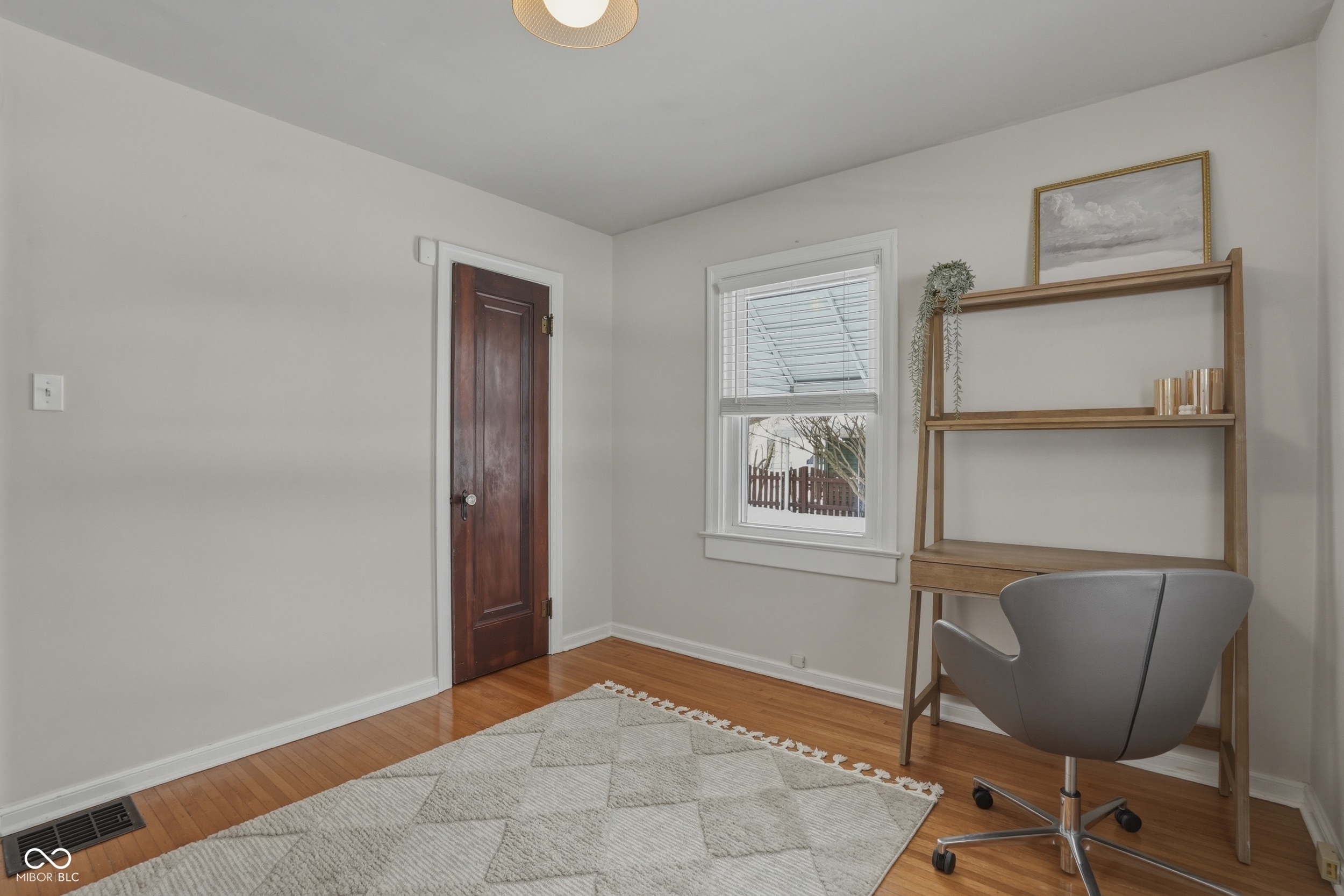 6046 Primrose Avenue