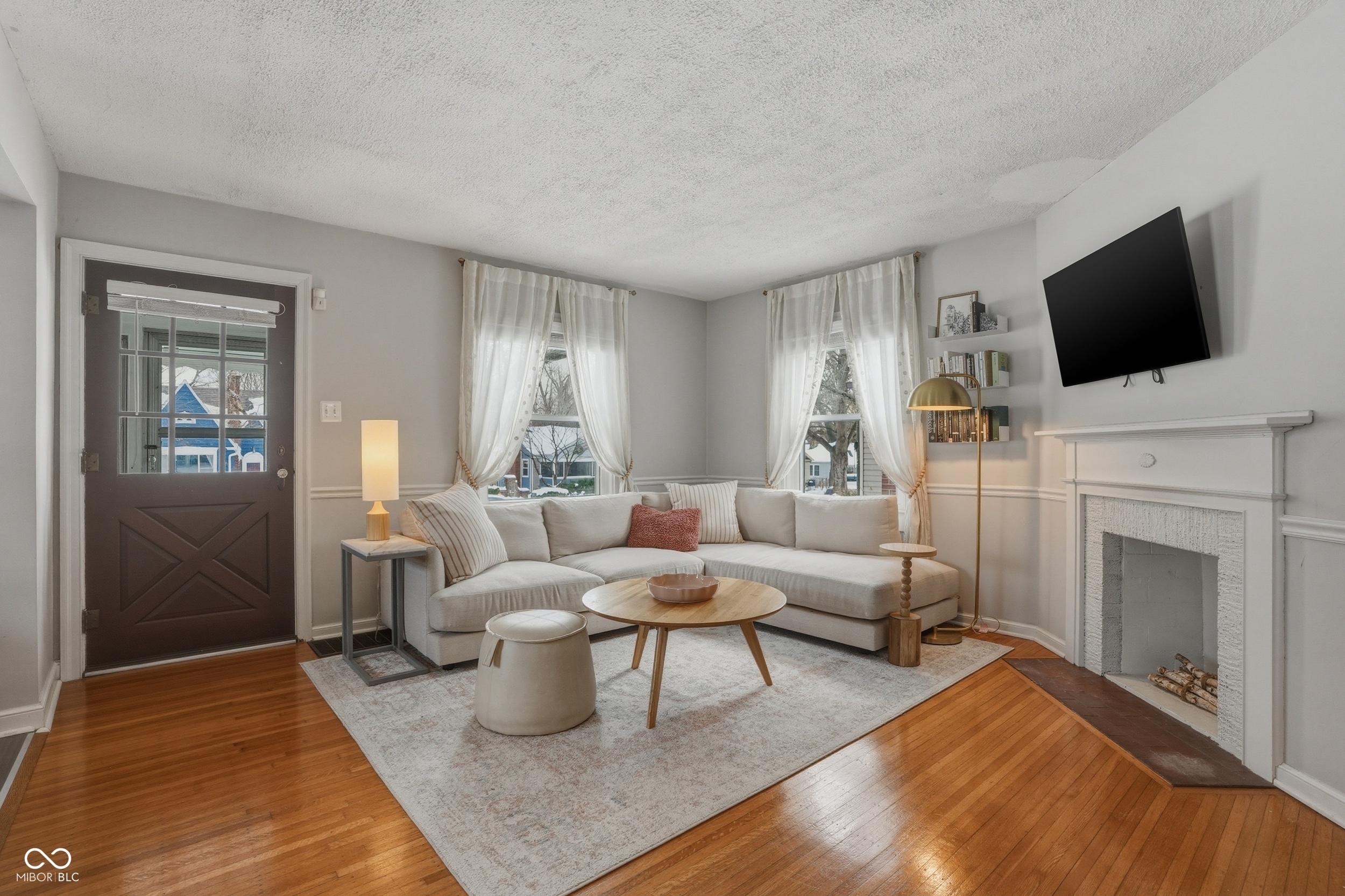 6046 Primrose Avenue