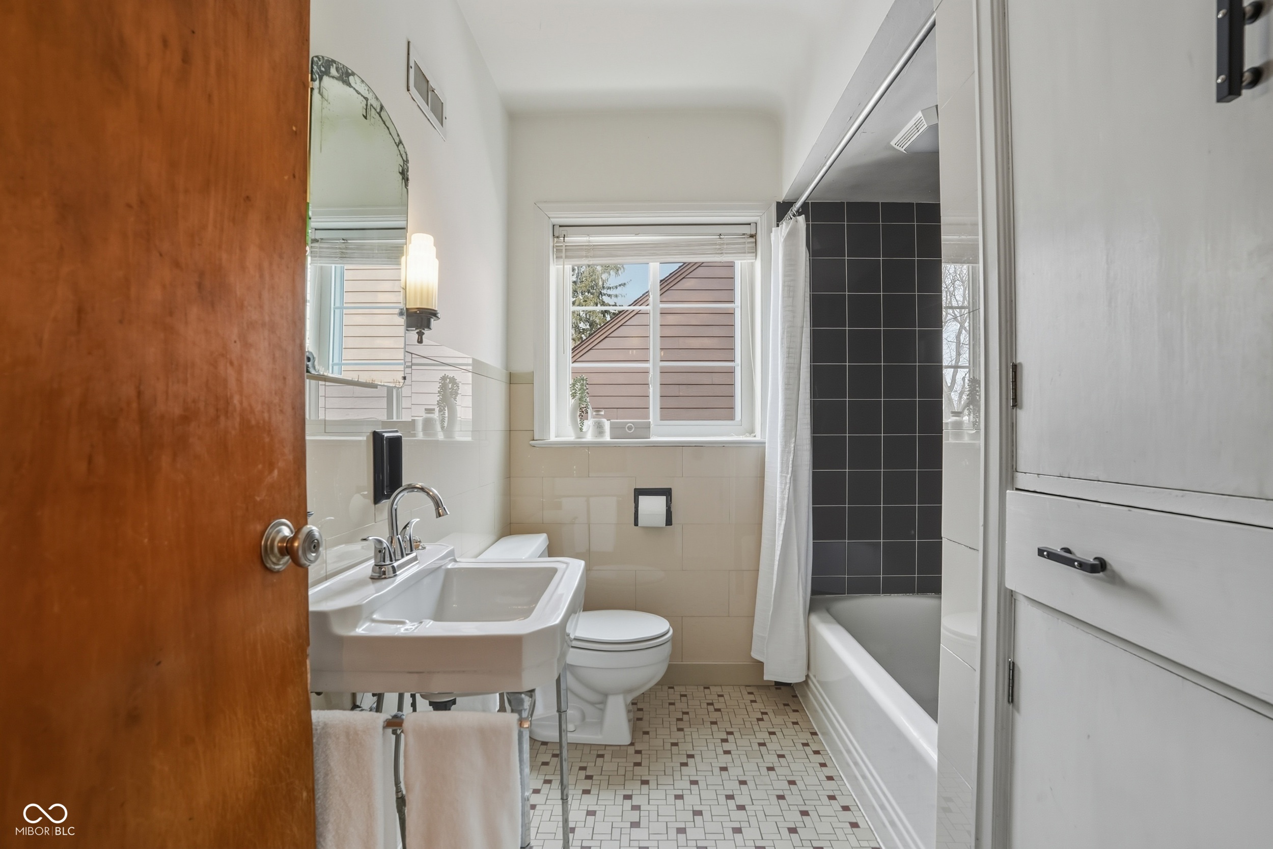 5510 N Illinois Street