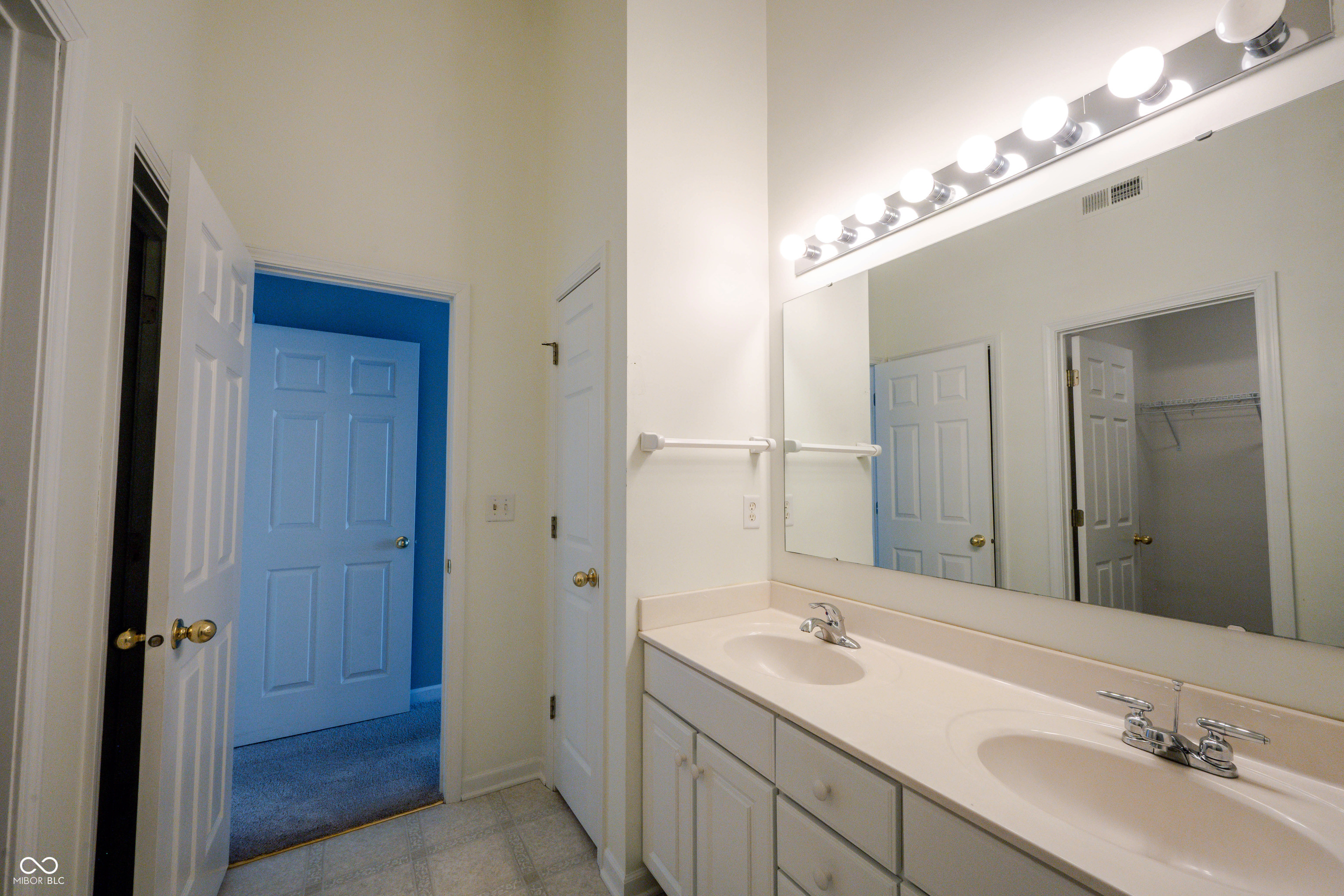 6052 W Bayfront Shores