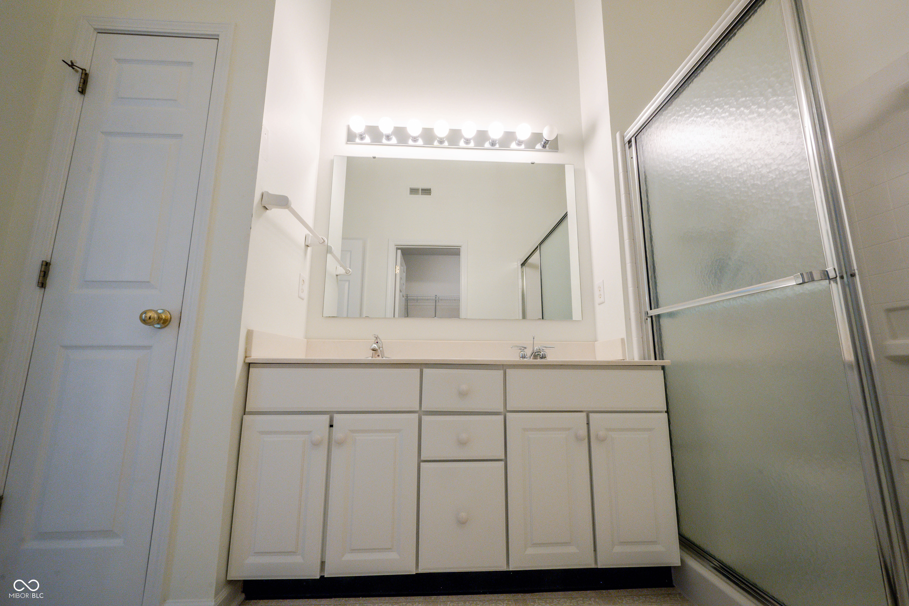 6052 W Bayfront Shores