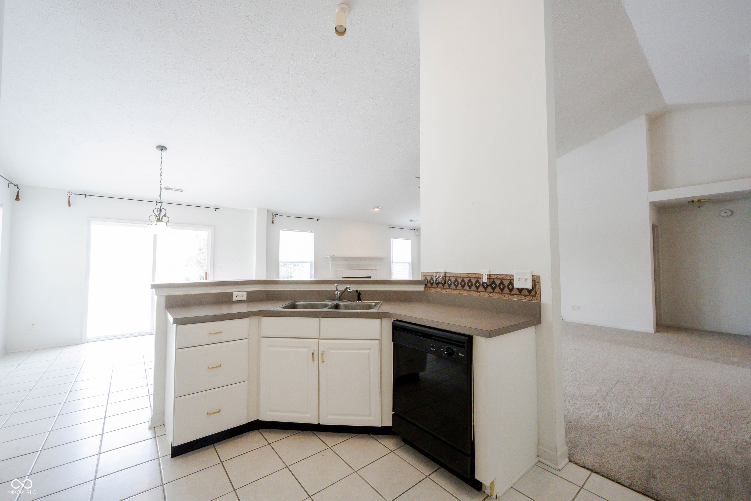 6052 W Bayfront Shores