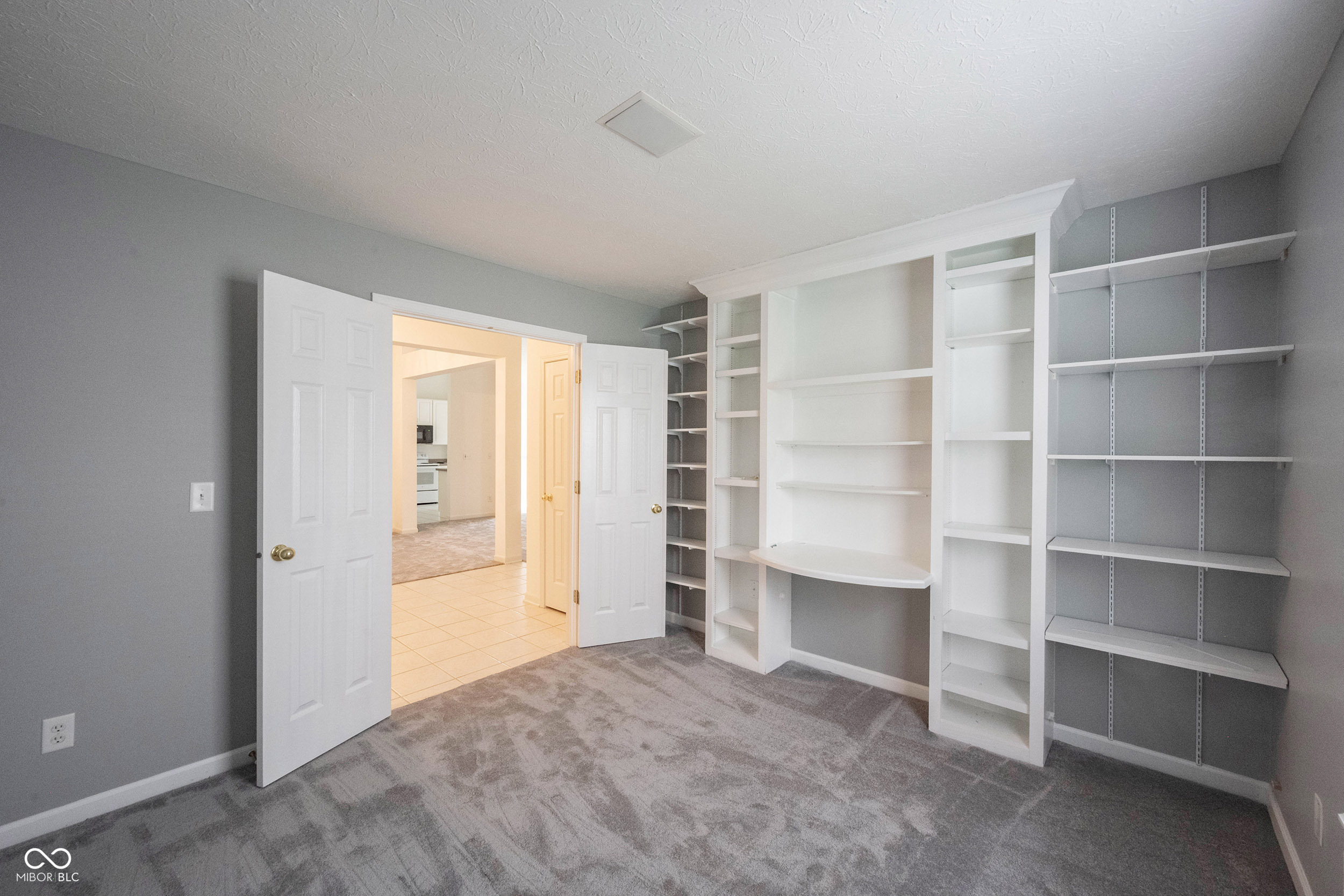 6052 W Bayfront Shores