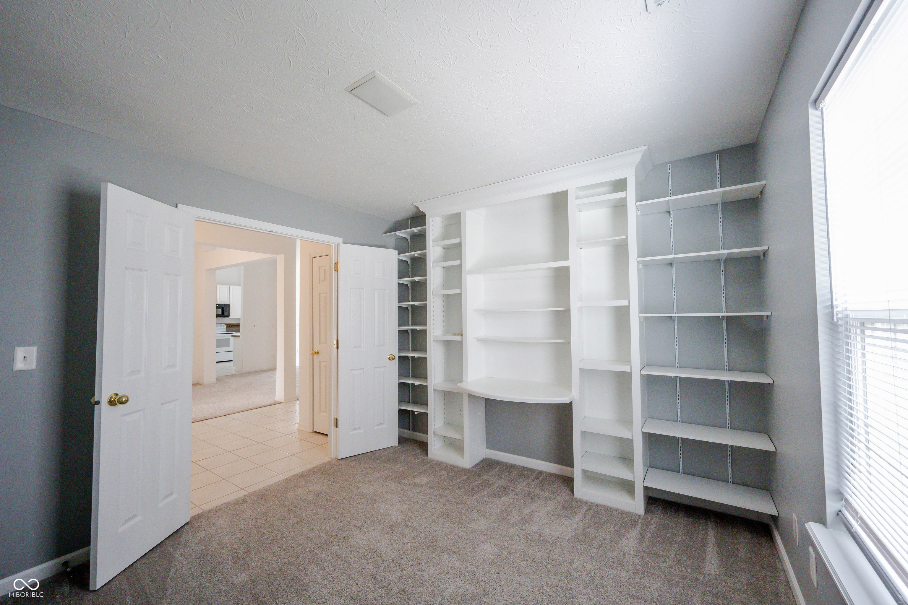 6052 W Bayfront Shores