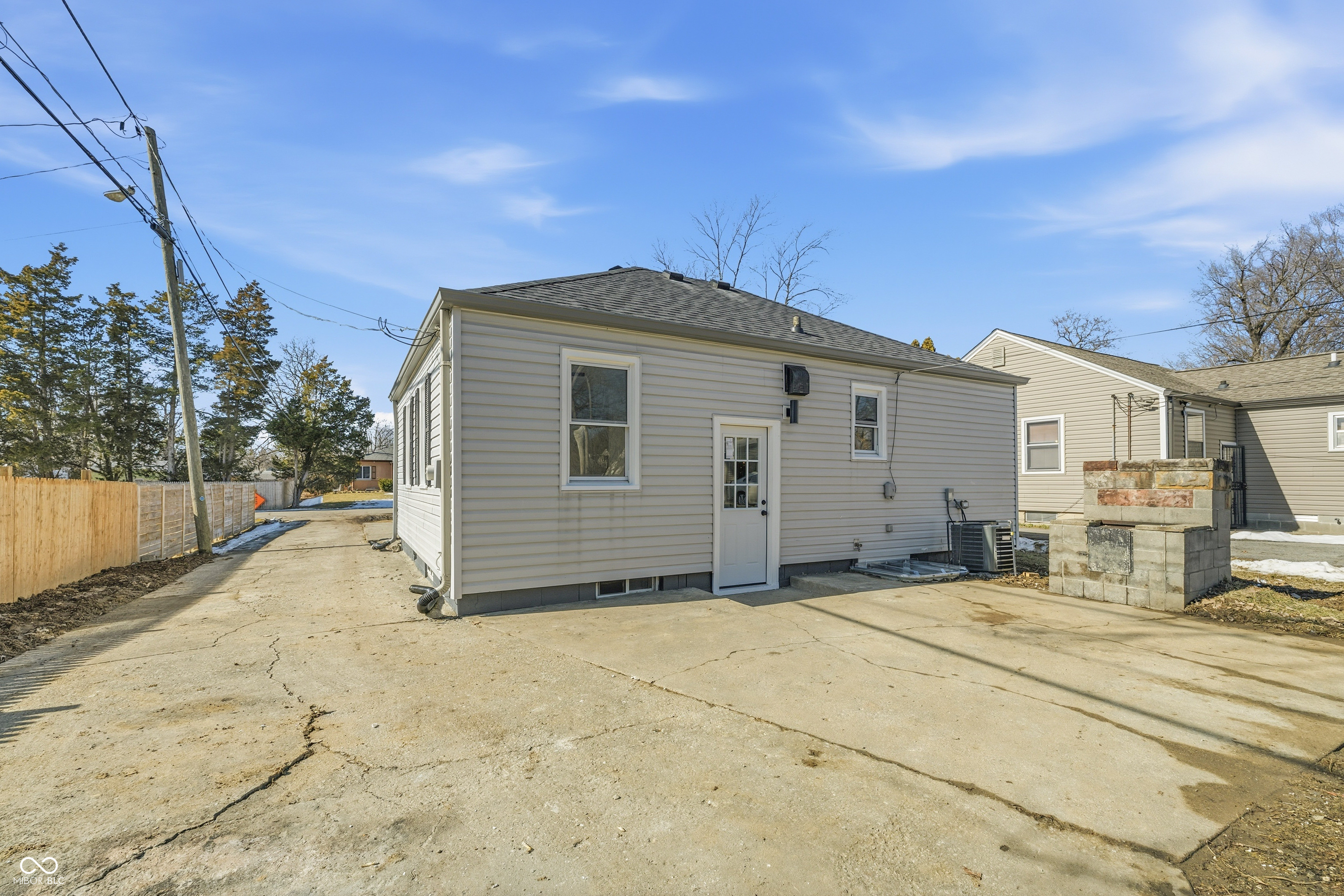 3417 N Dequincy Street