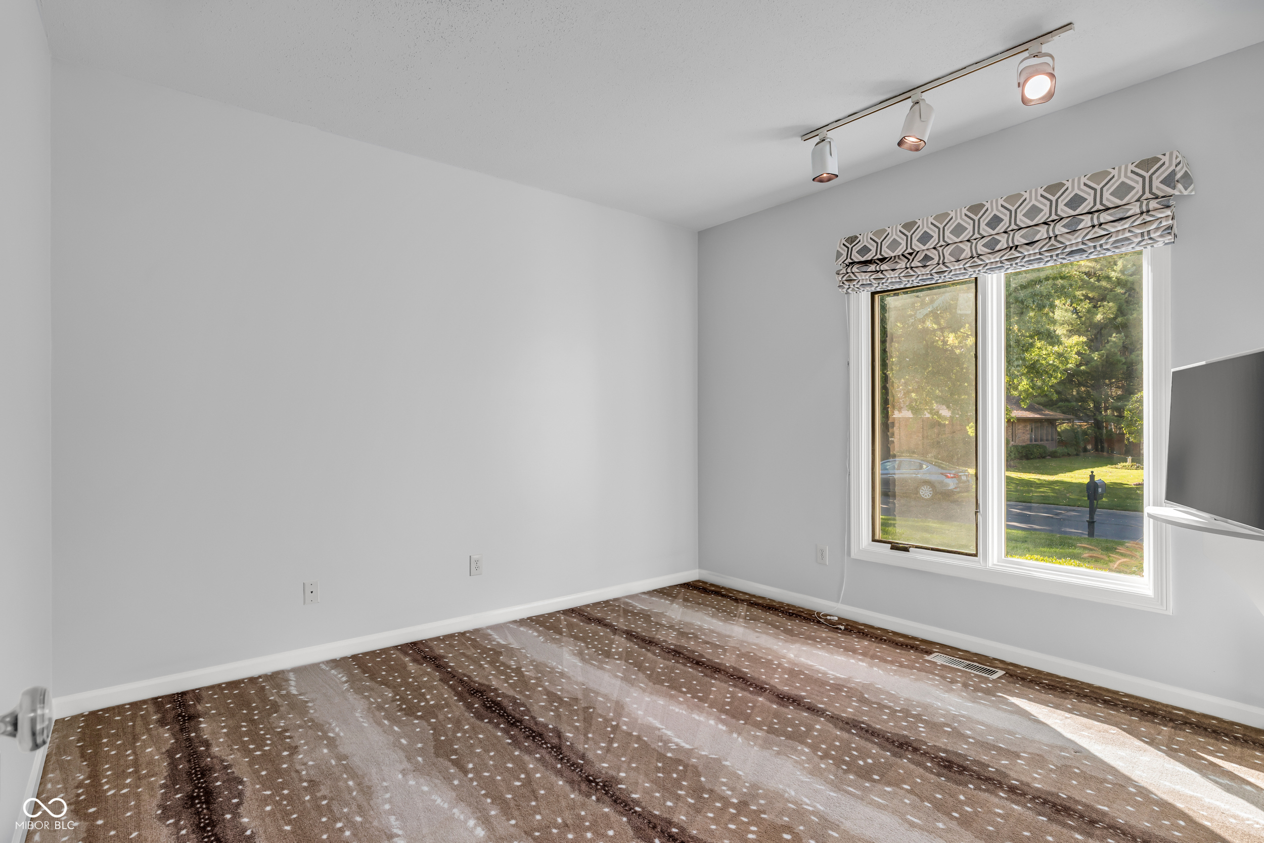 958 Tamarack Circle North Drive