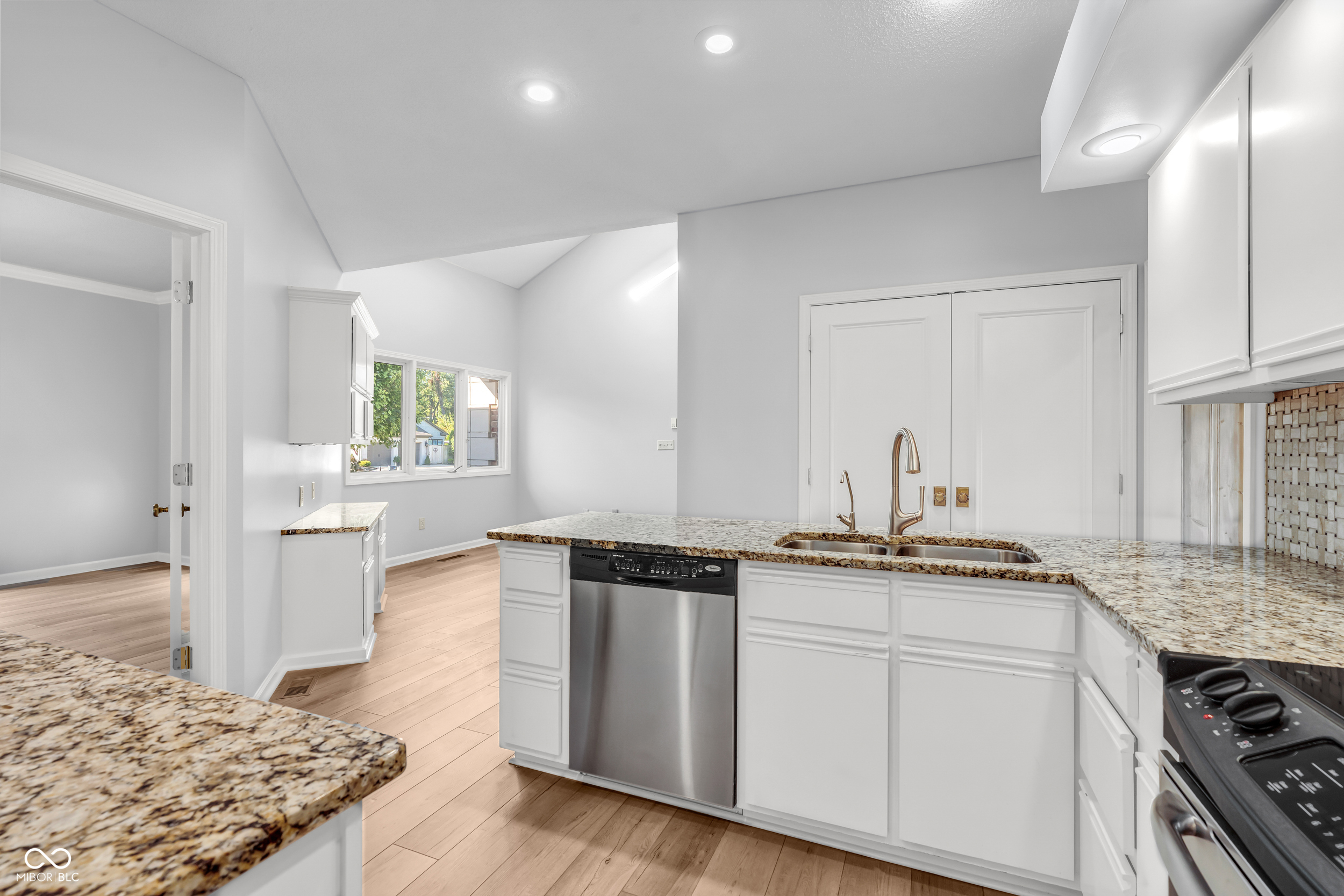 958 Tamarack Circle North Drive