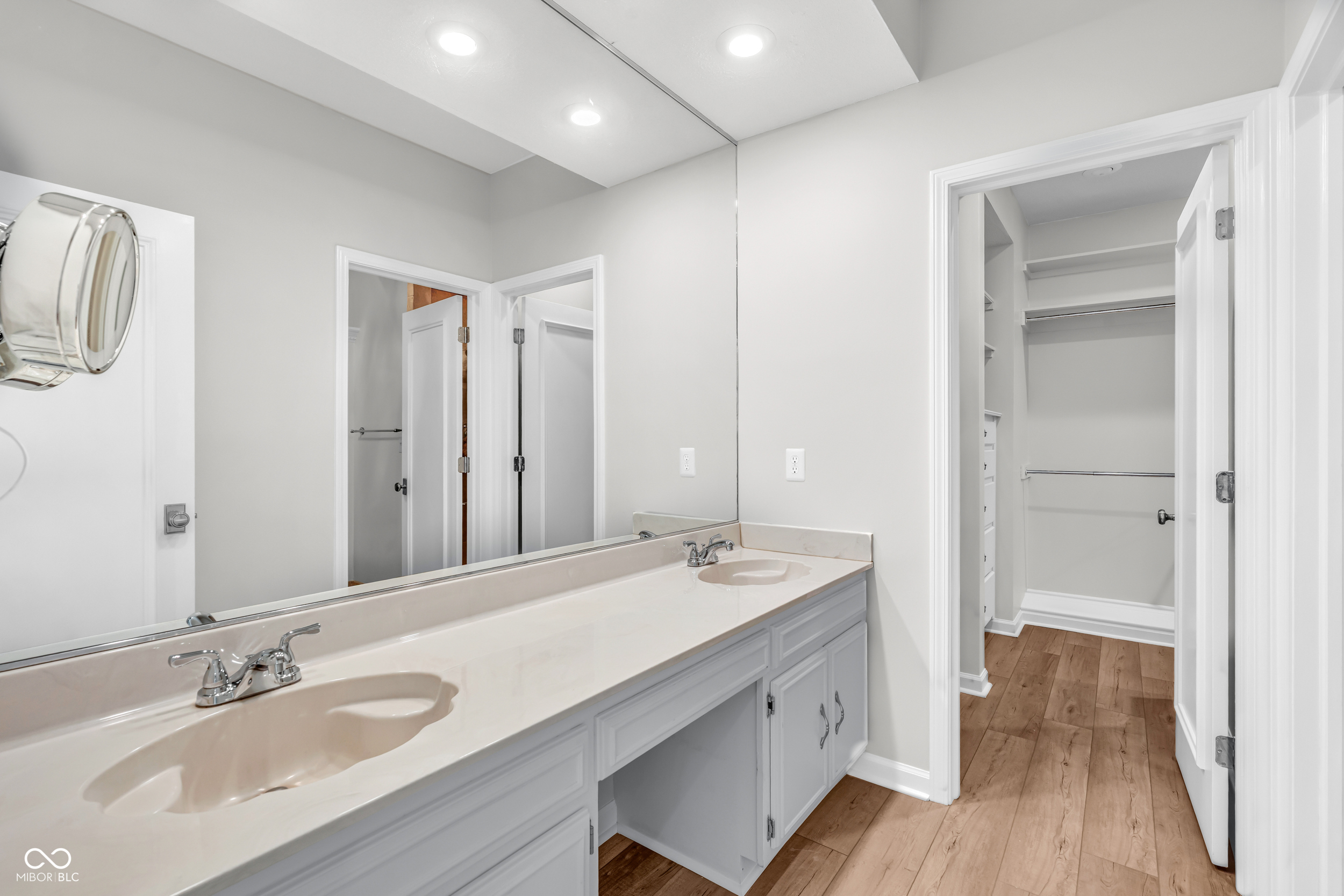 958 Tamarack Circle North Drive