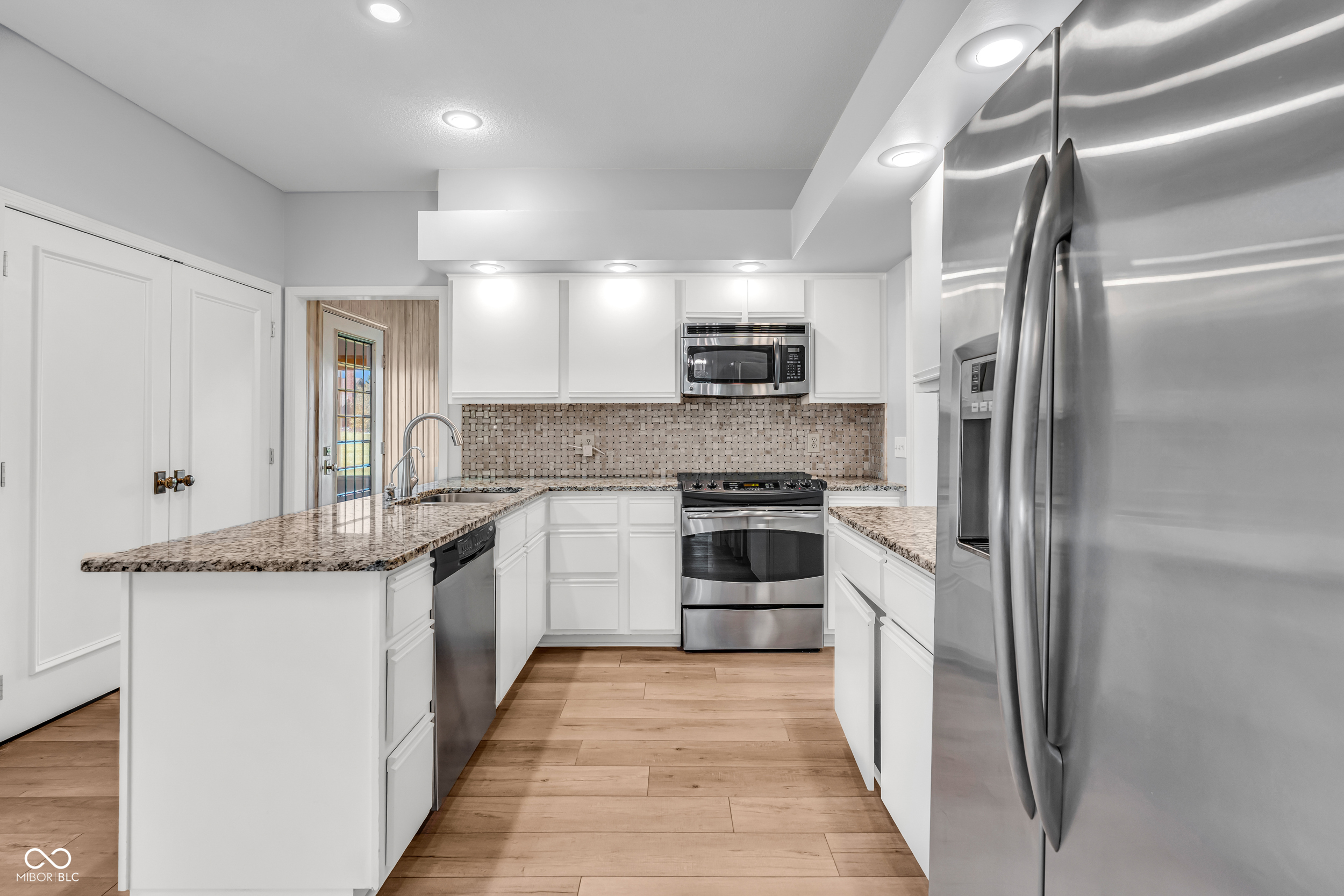 958 Tamarack Circle North Drive