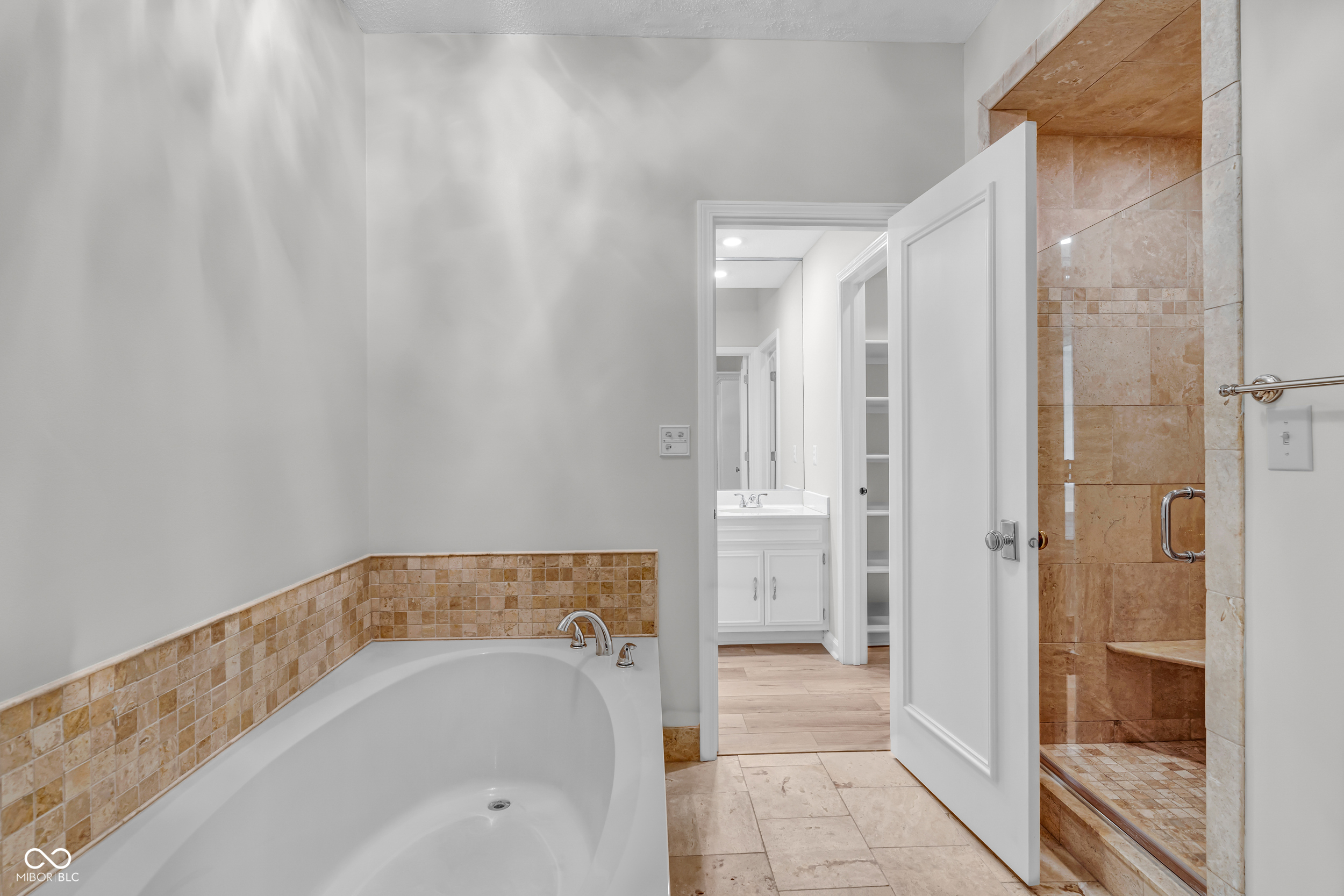 958 Tamarack Circle North Drive