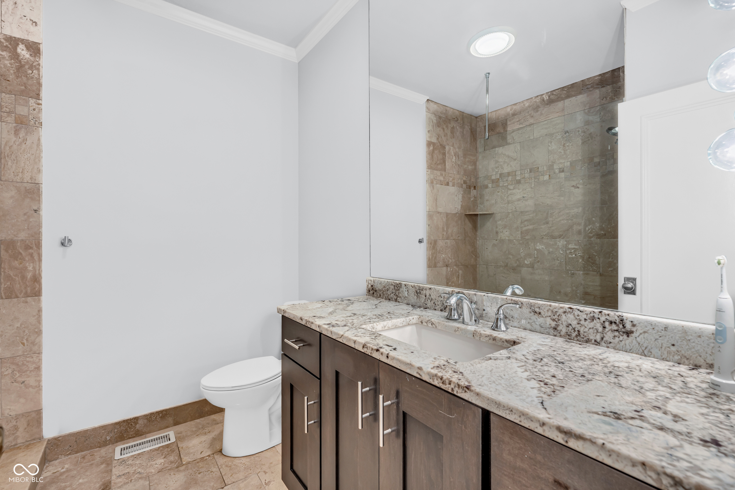 958 Tamarack Circle North Drive