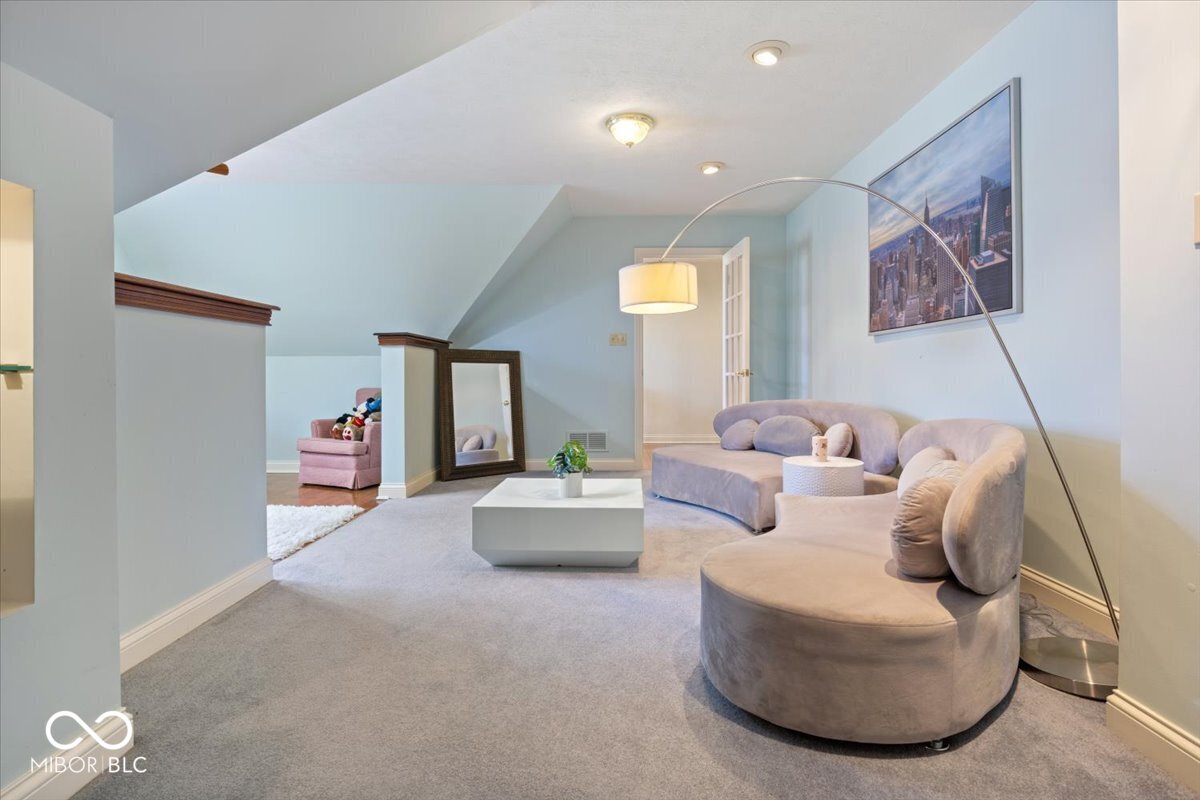 9399 Irishmans Run Lane