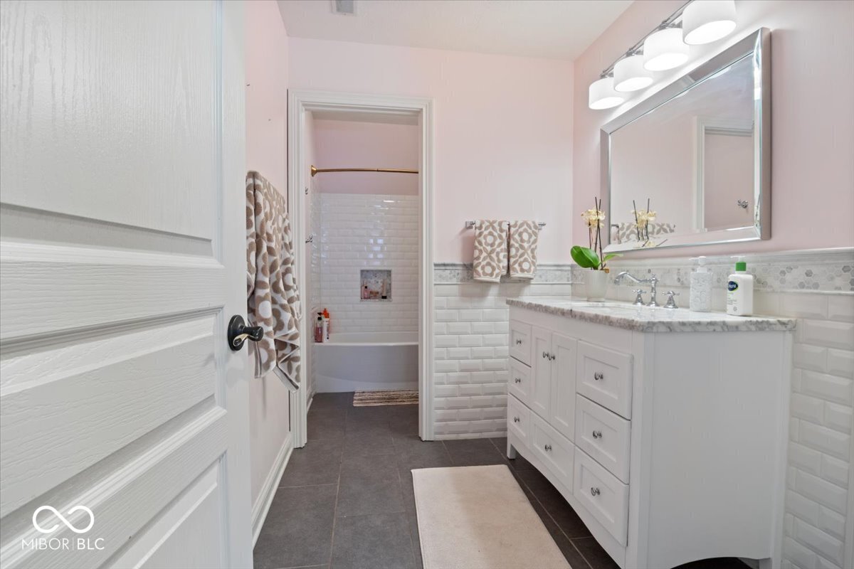 9399 Irishmans Run Lane