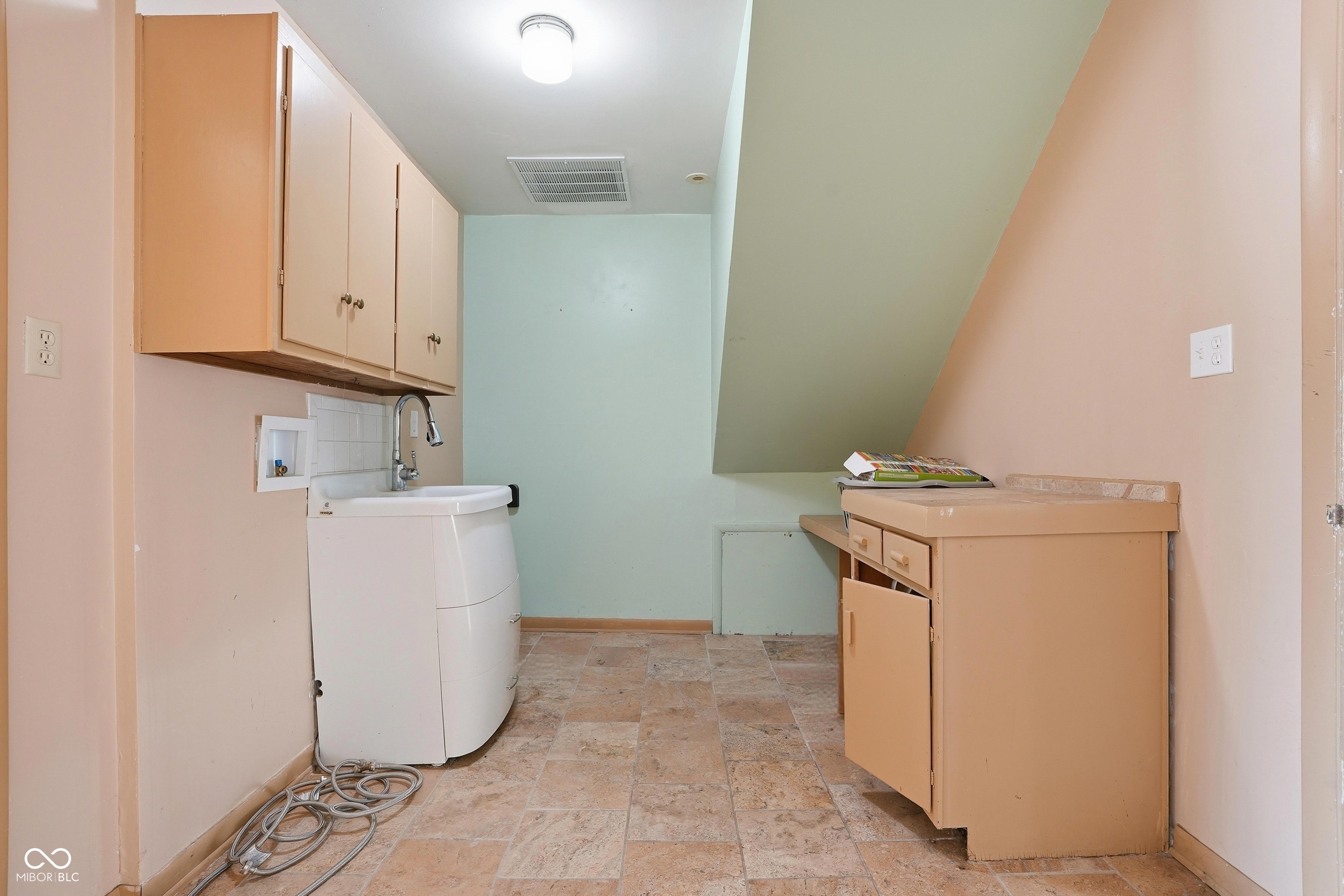 7705 N Whittier Place