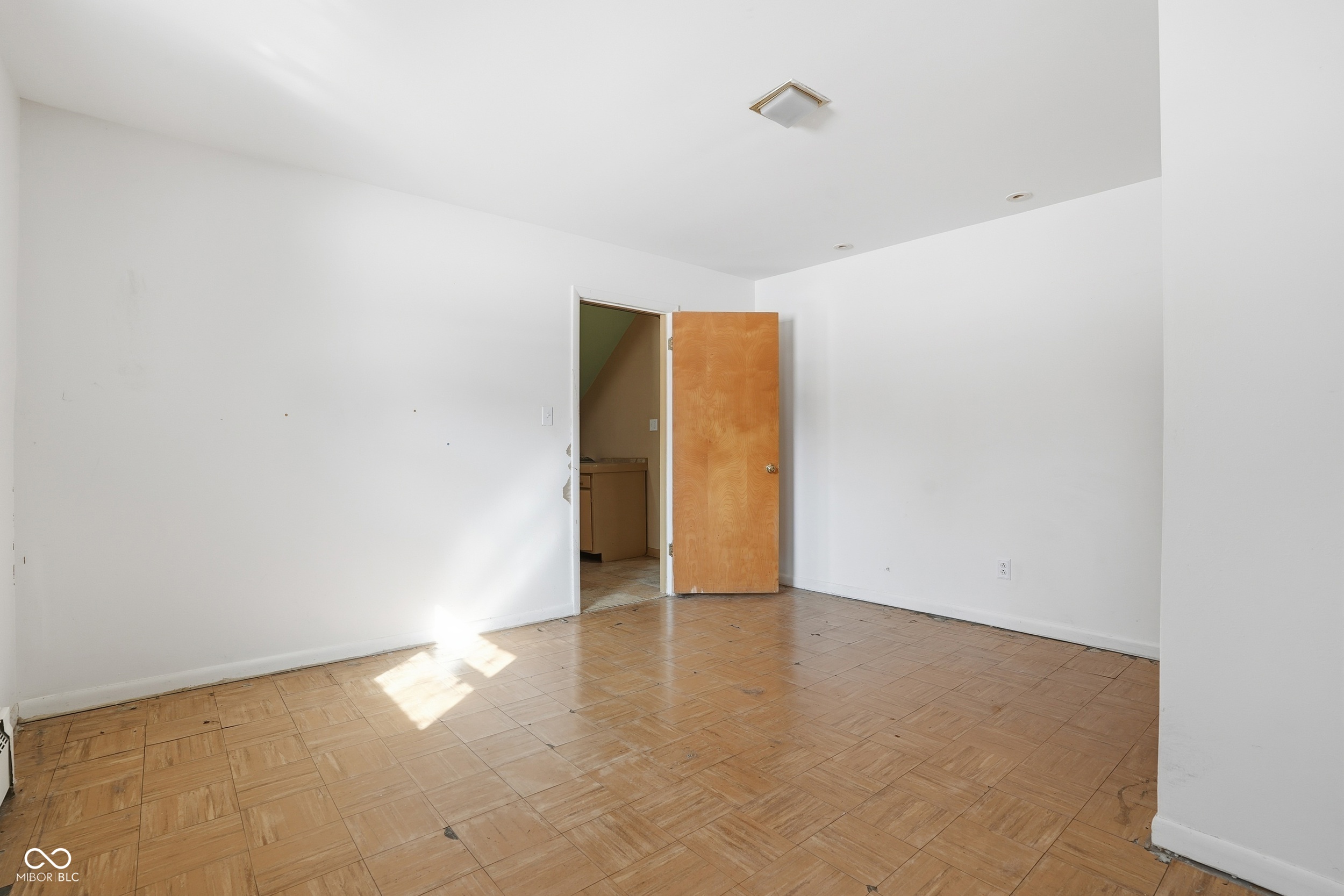 7705 N Whittier Place