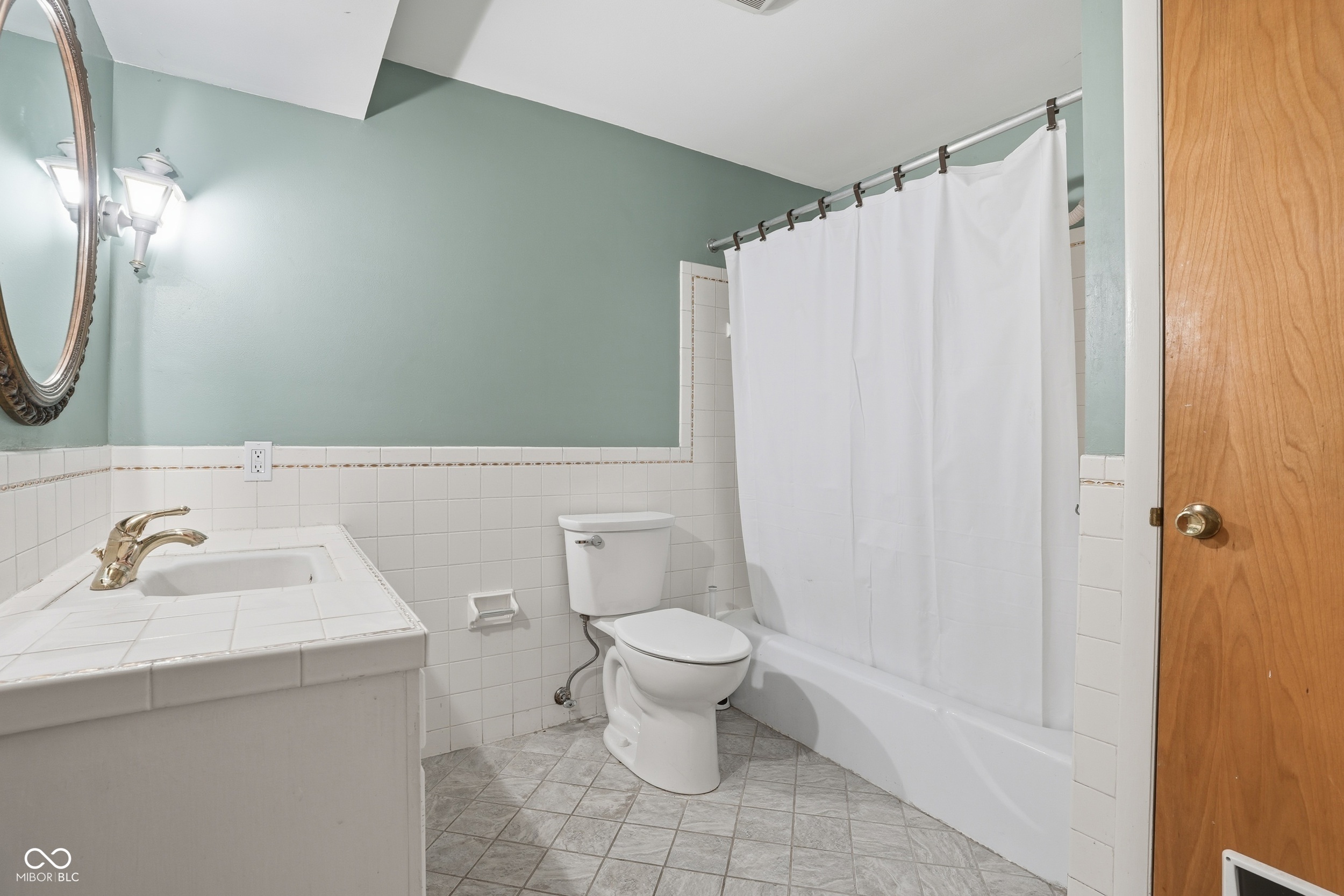 7705 N Whittier Place