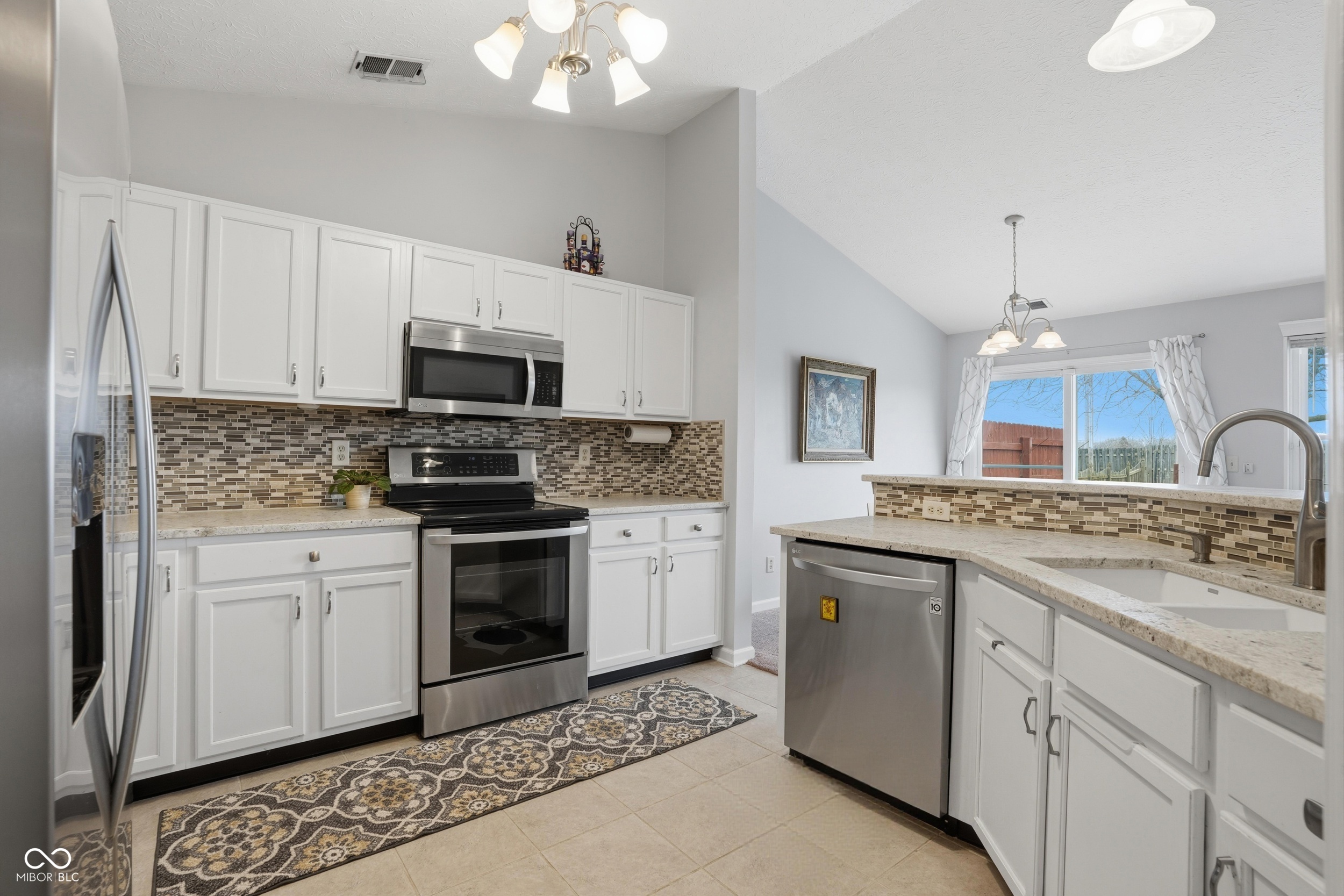 6382 Hillview Circle