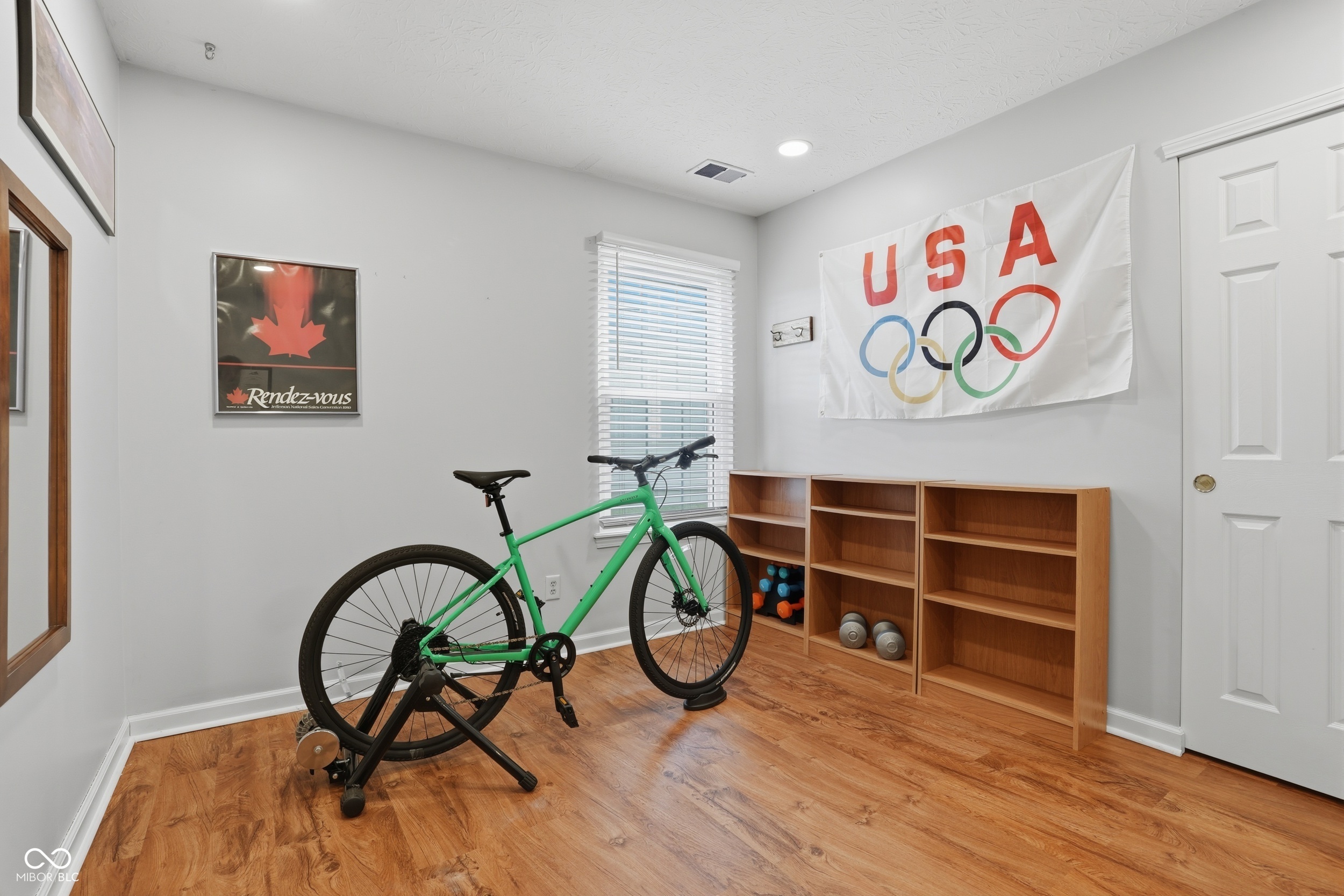 6382 Hillview Circle