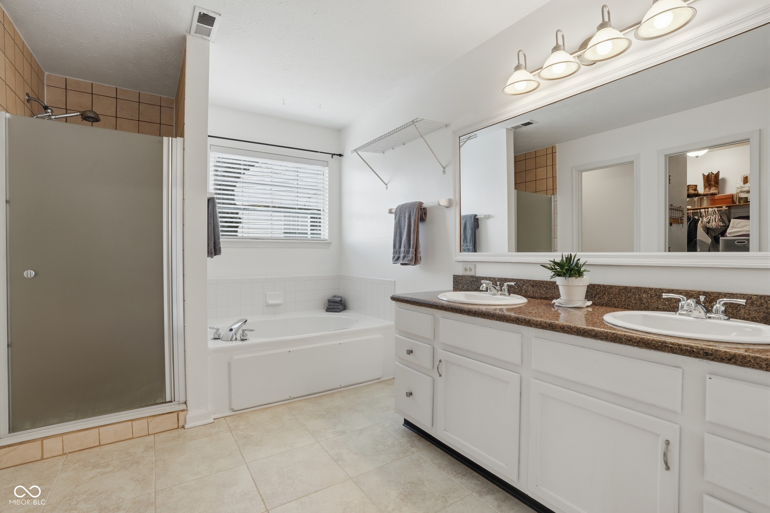 6382 Hillview Circle