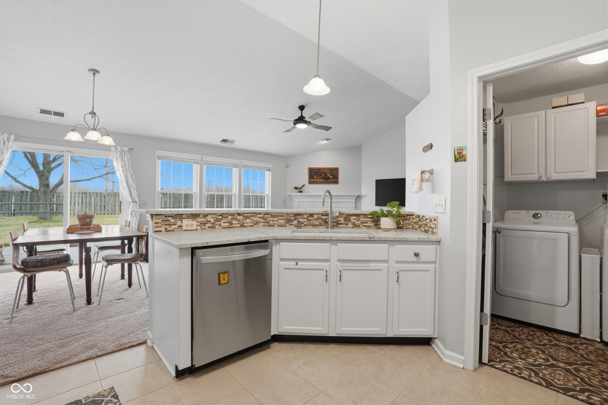 6382 Hillview Circle