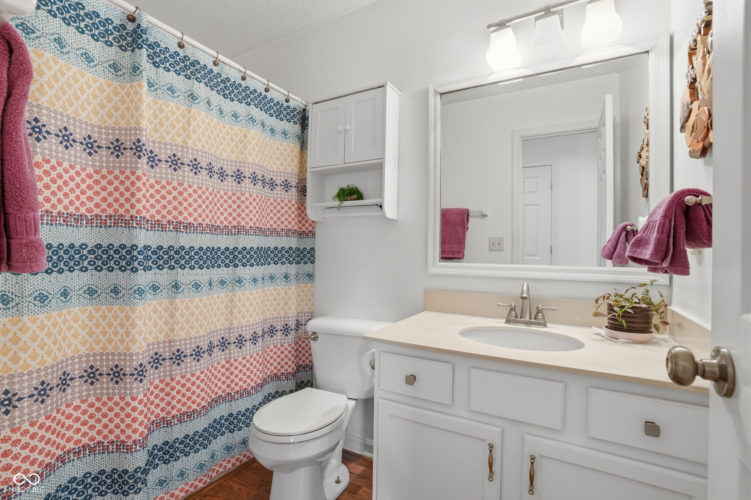 6382 Hillview Circle