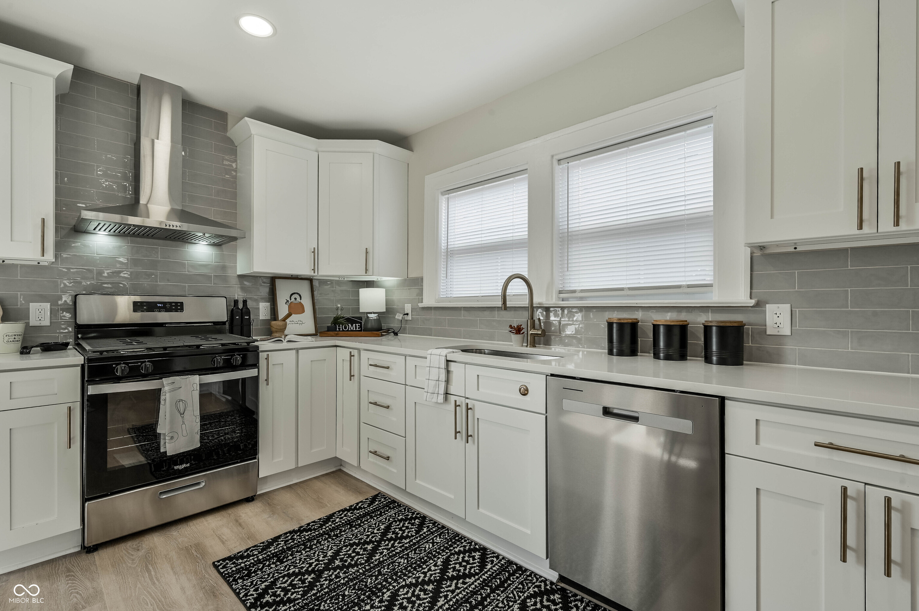 6039 E Lowell Avenue