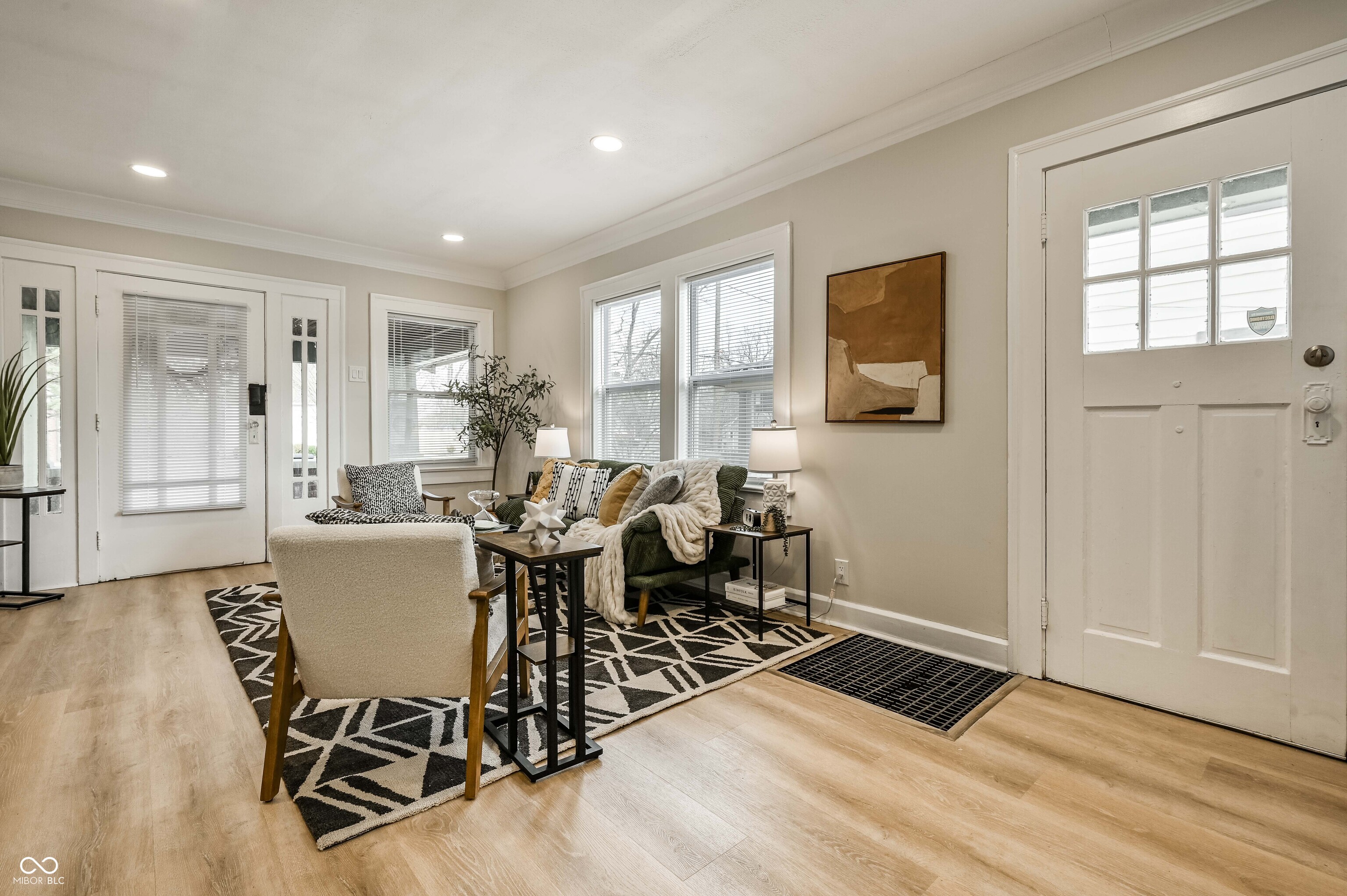 6039 E Lowell Avenue