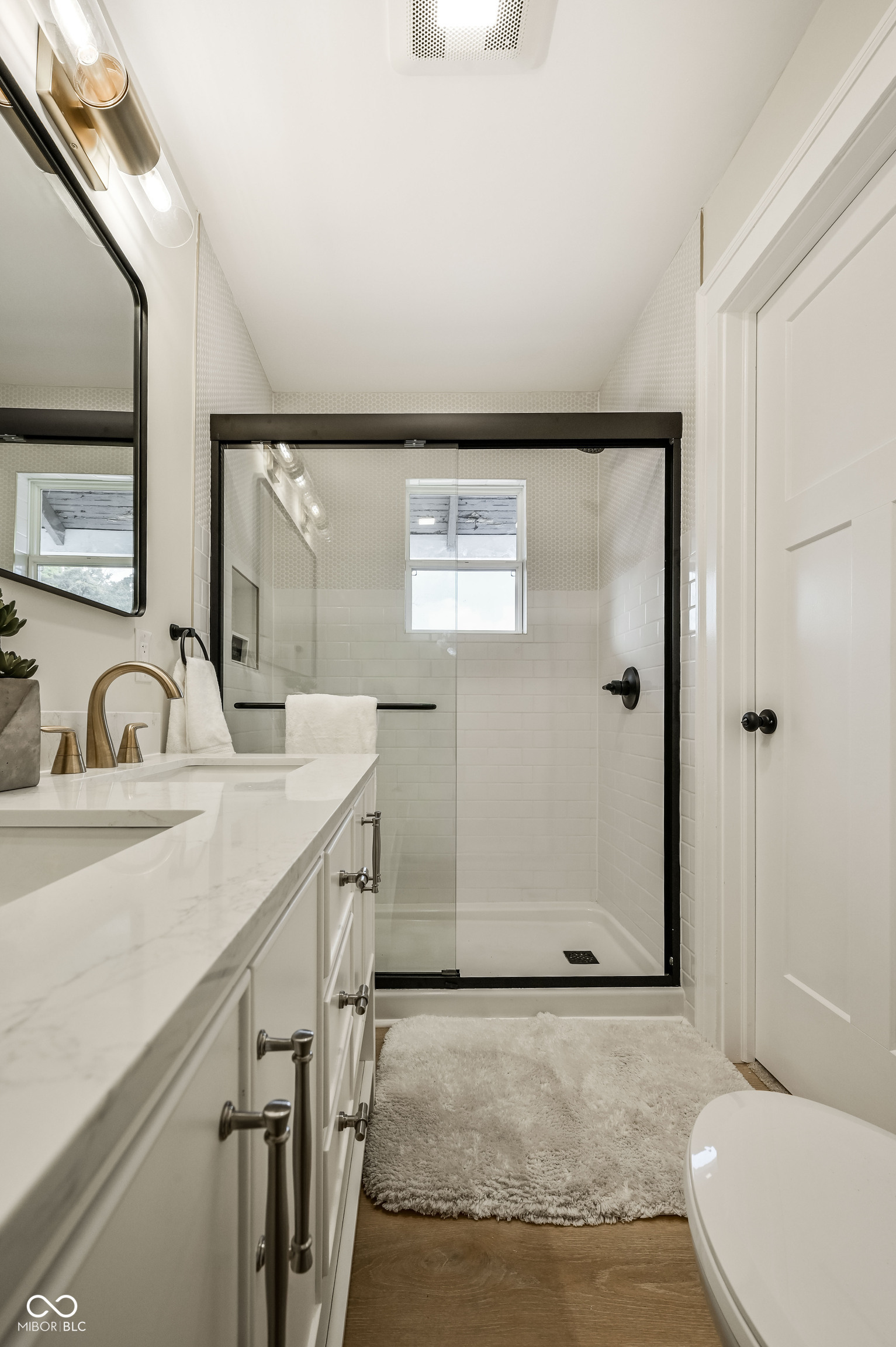 6039 E Lowell Avenue