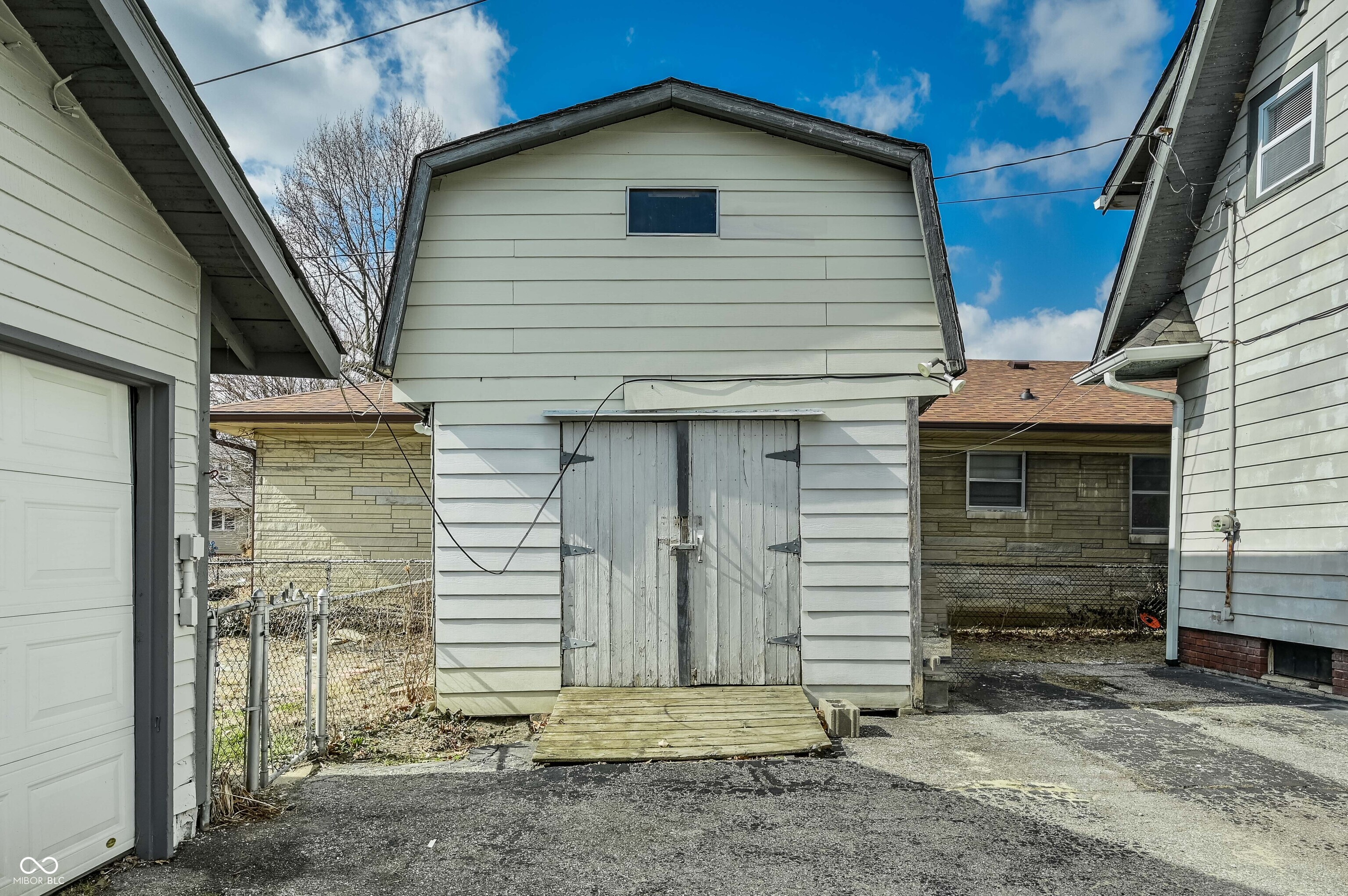 6039 E Lowell Avenue