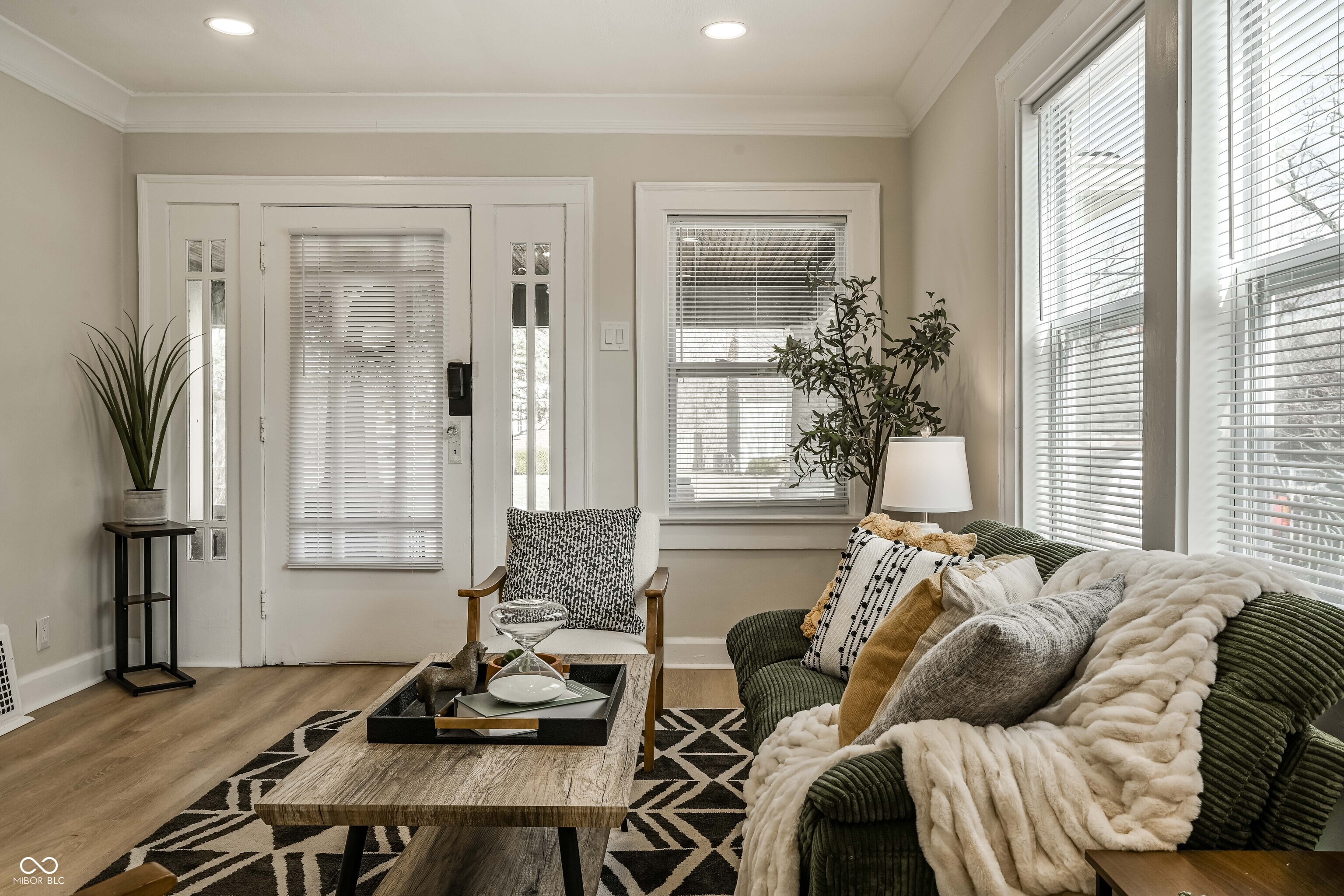 6039 E Lowell Avenue