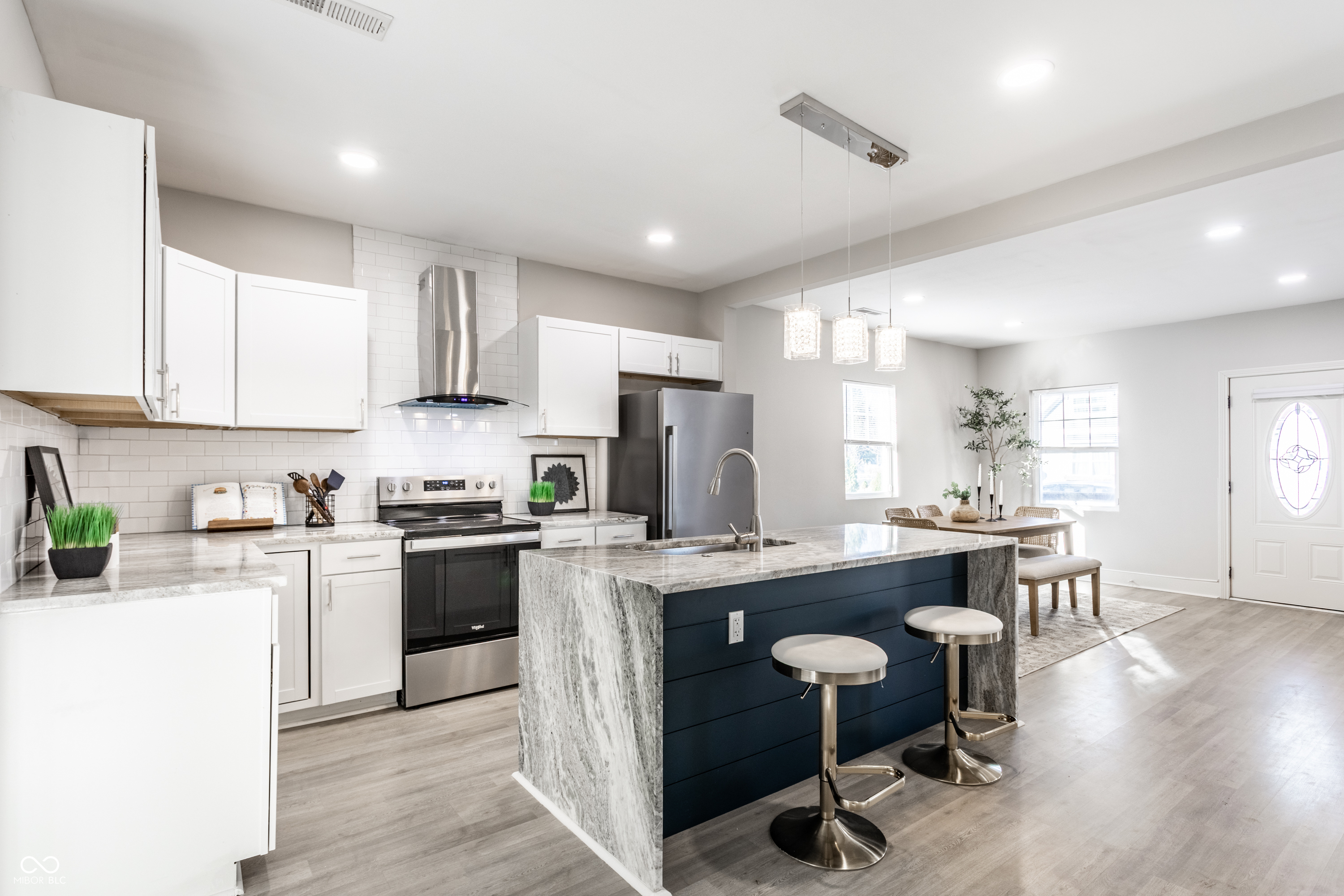 737 N Pershing Avenue