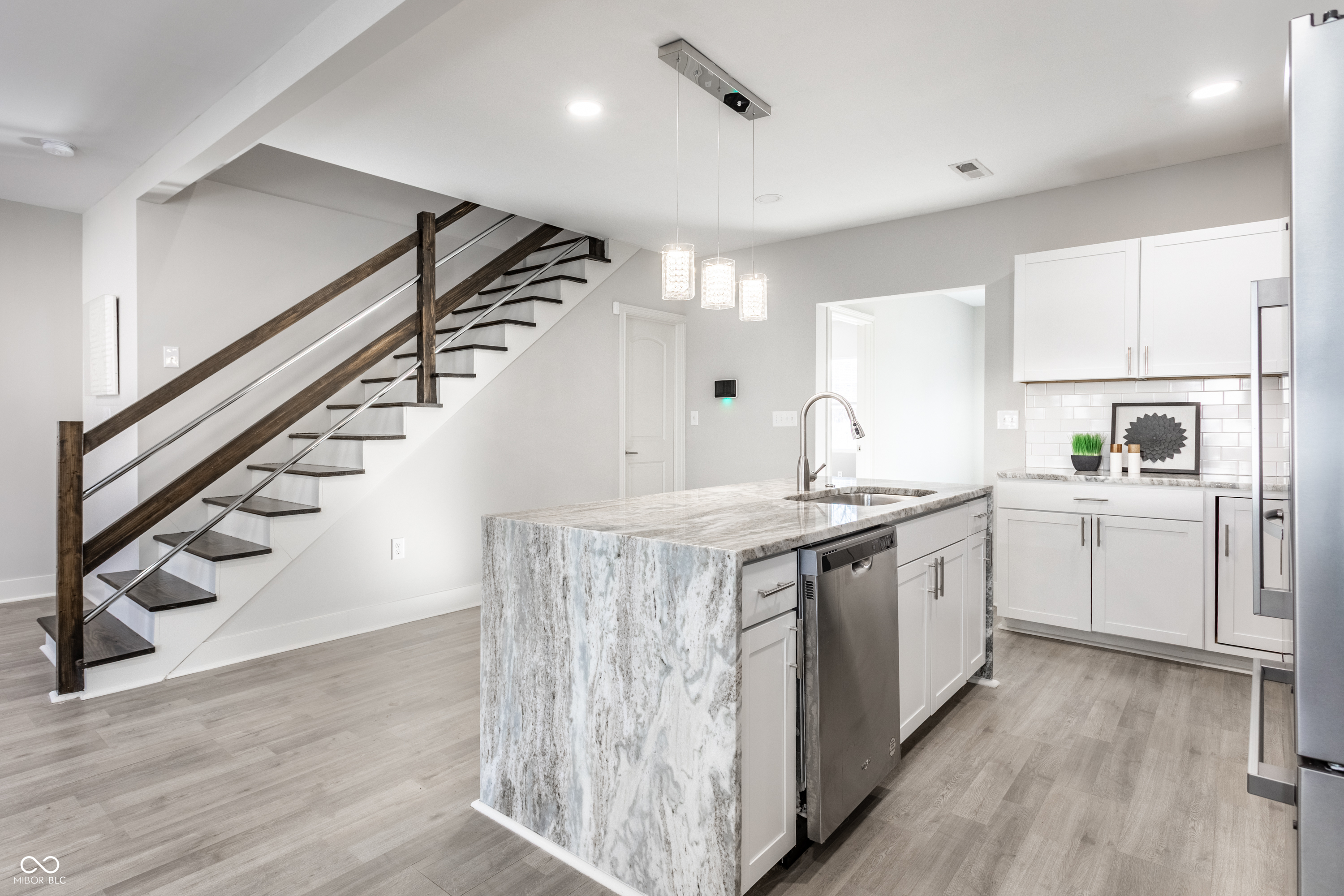 737 N Pershing Avenue