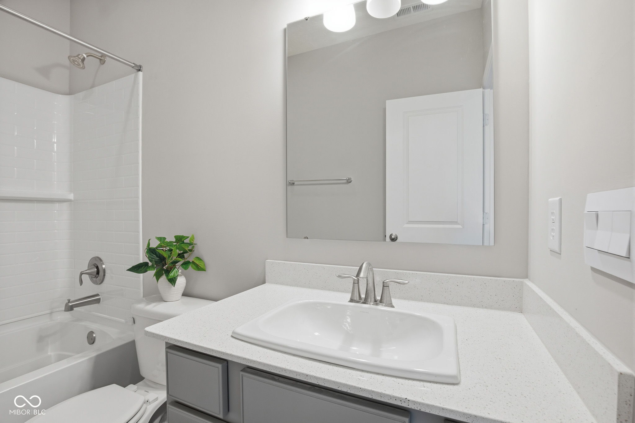 4660 W Tradwell Drive