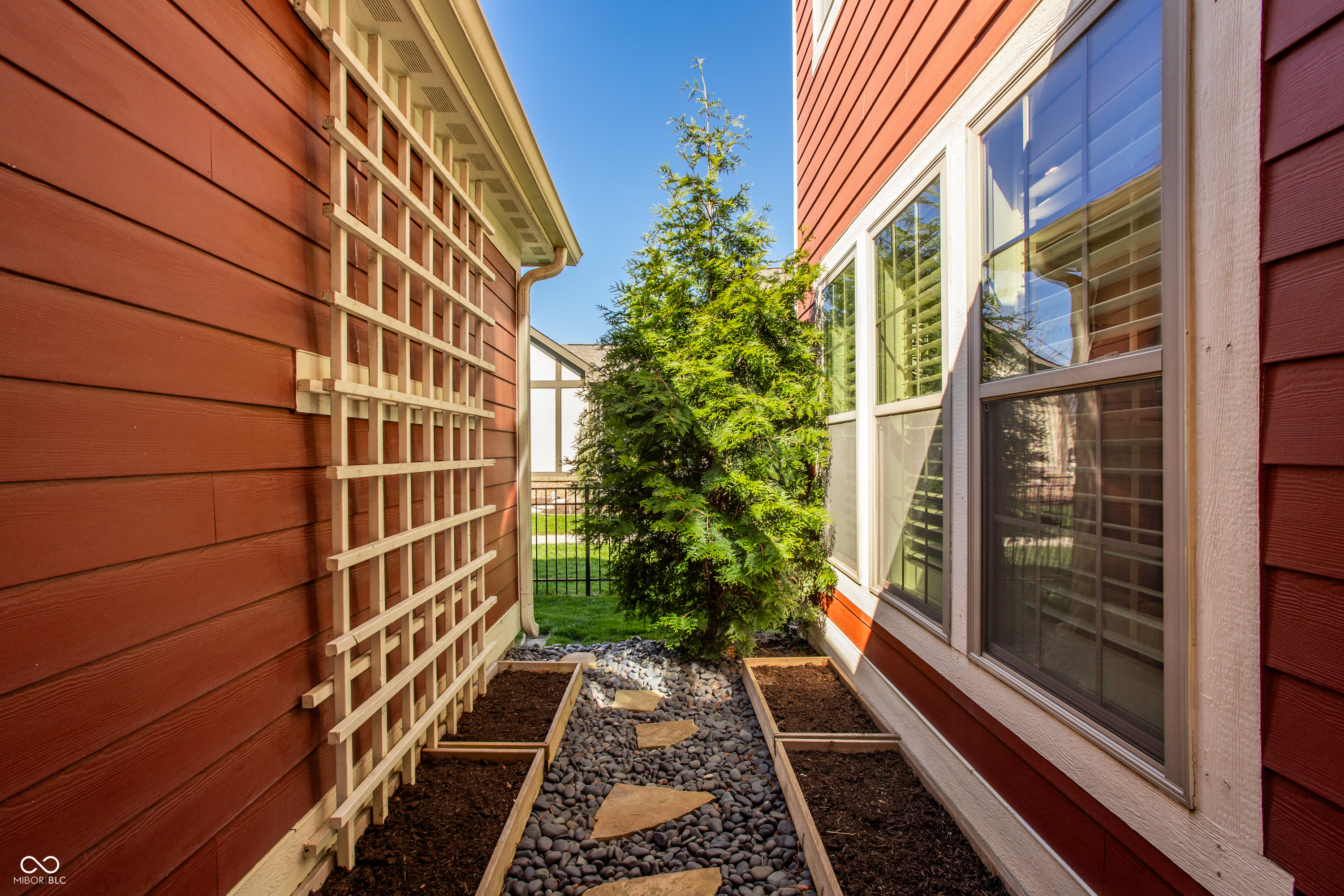 1417 W 151st Street