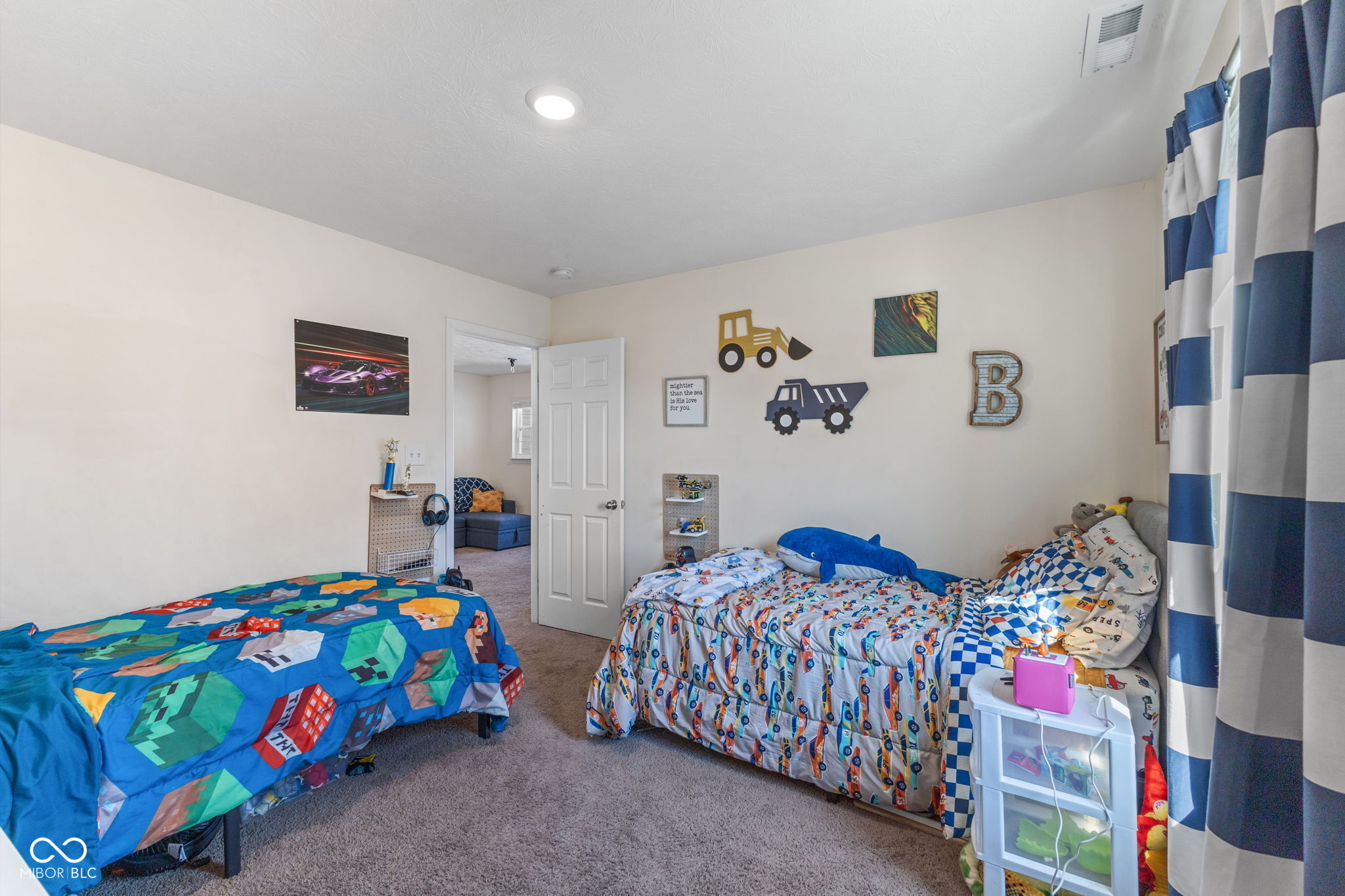 6905 W Wintergreen Court