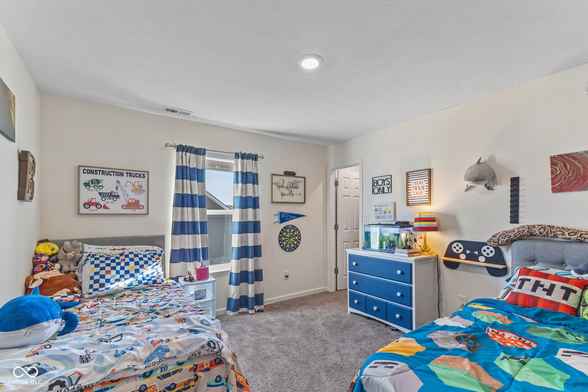 6905 W Wintergreen Court