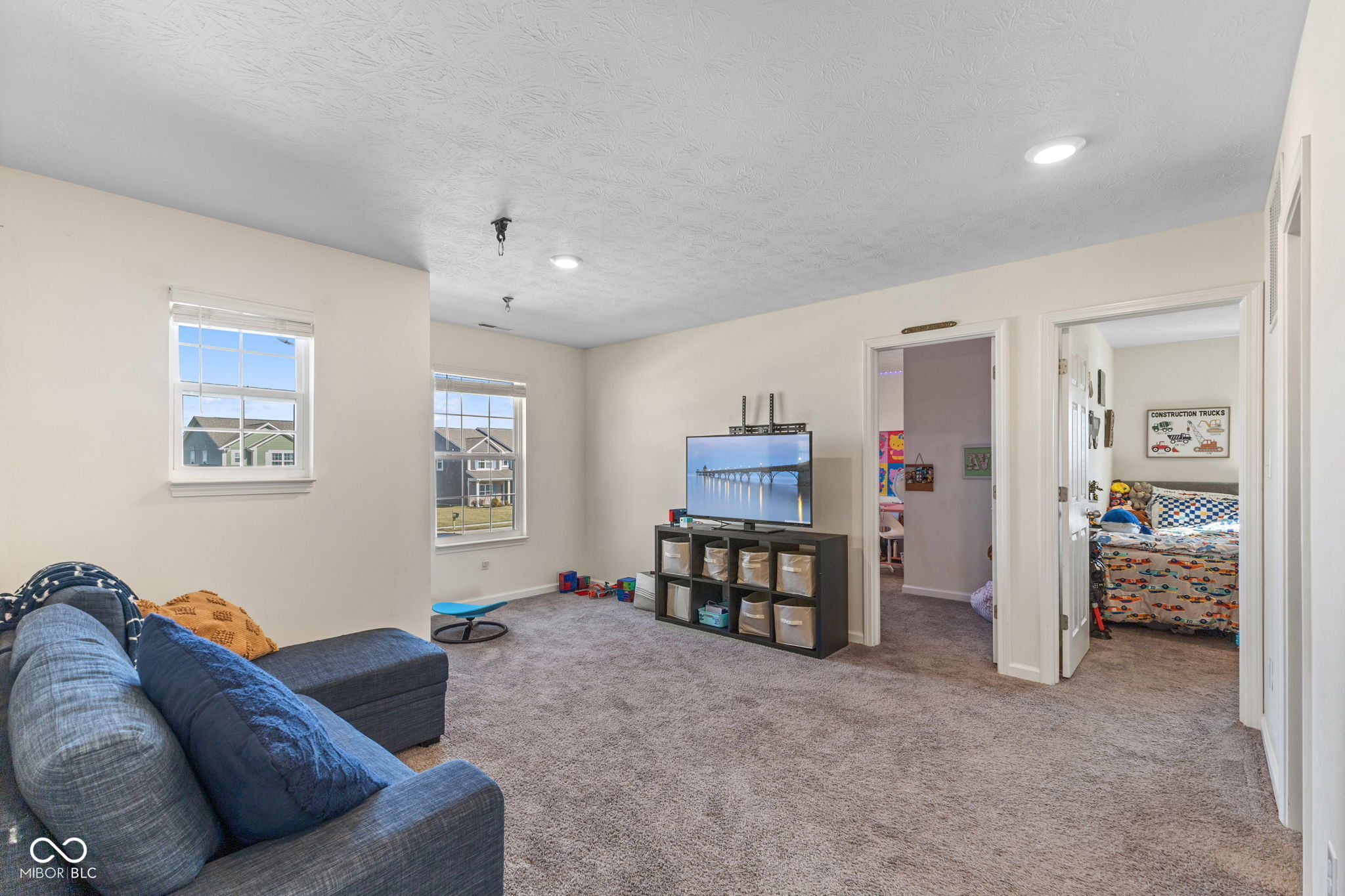 6905 W Wintergreen Court