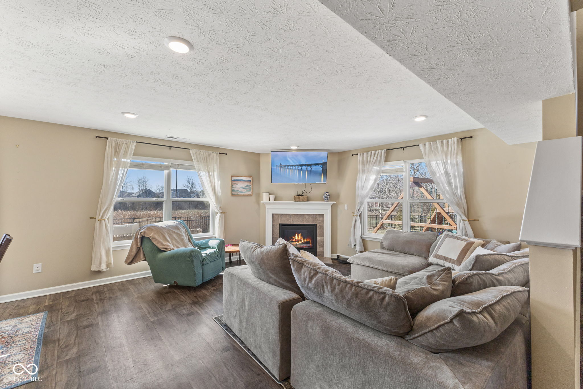 6905 W Wintergreen Court