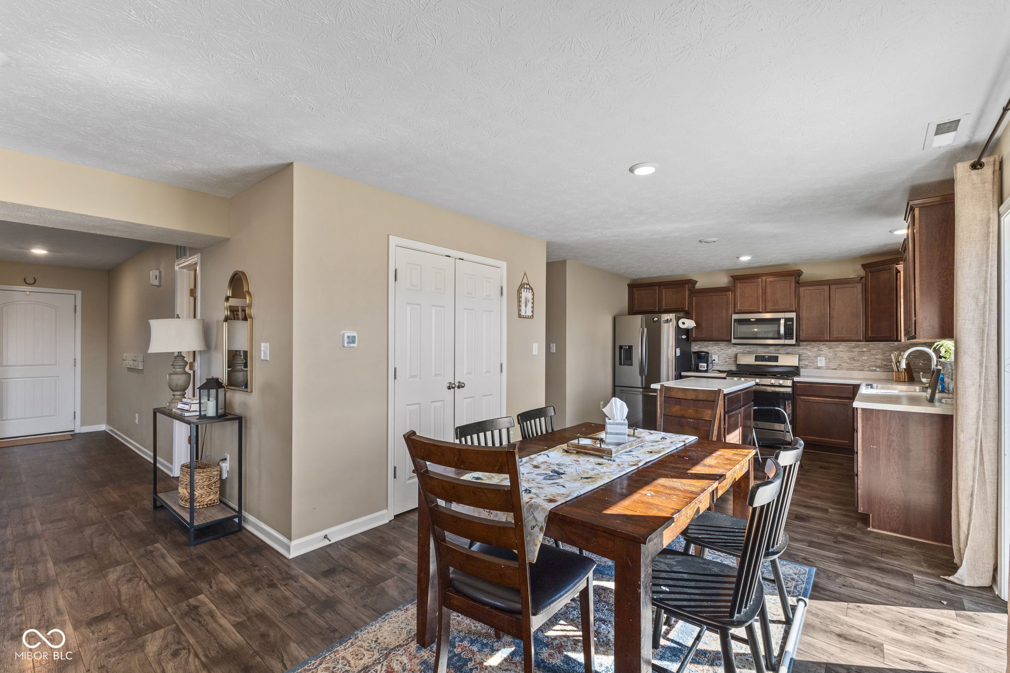 6905 W Wintergreen Court