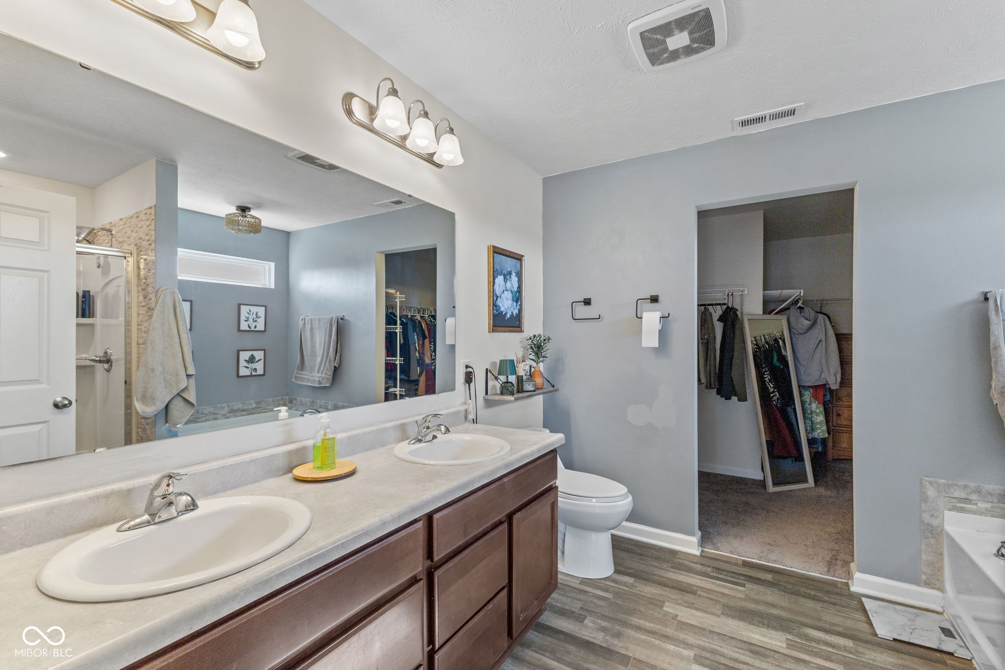 6905 W Wintergreen Court