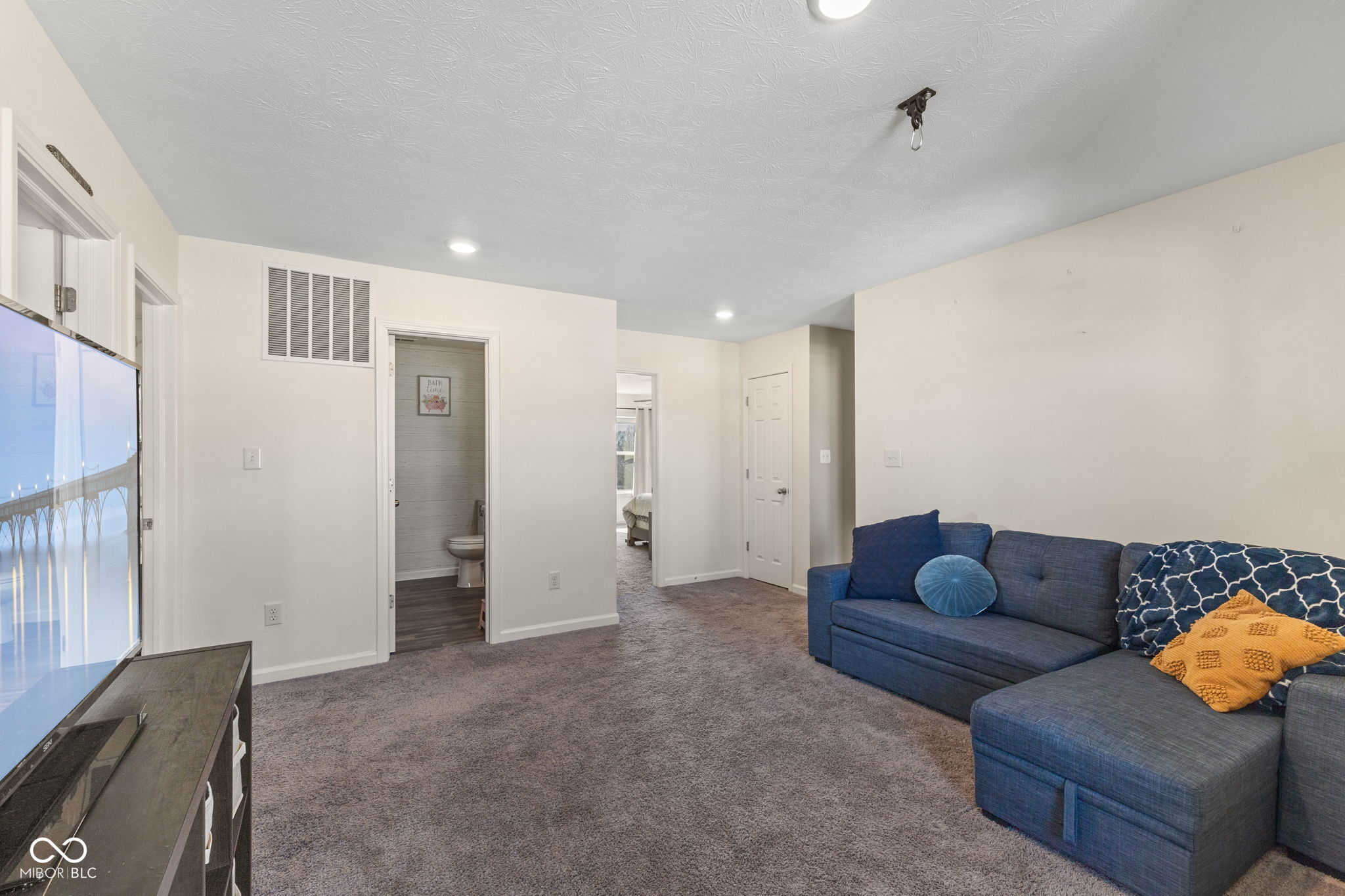 6905 W Wintergreen Court