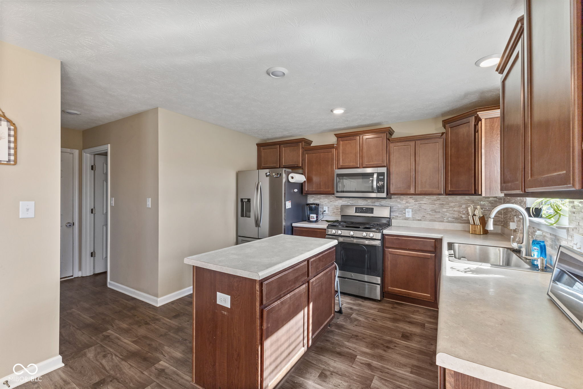 6905 W Wintergreen Court