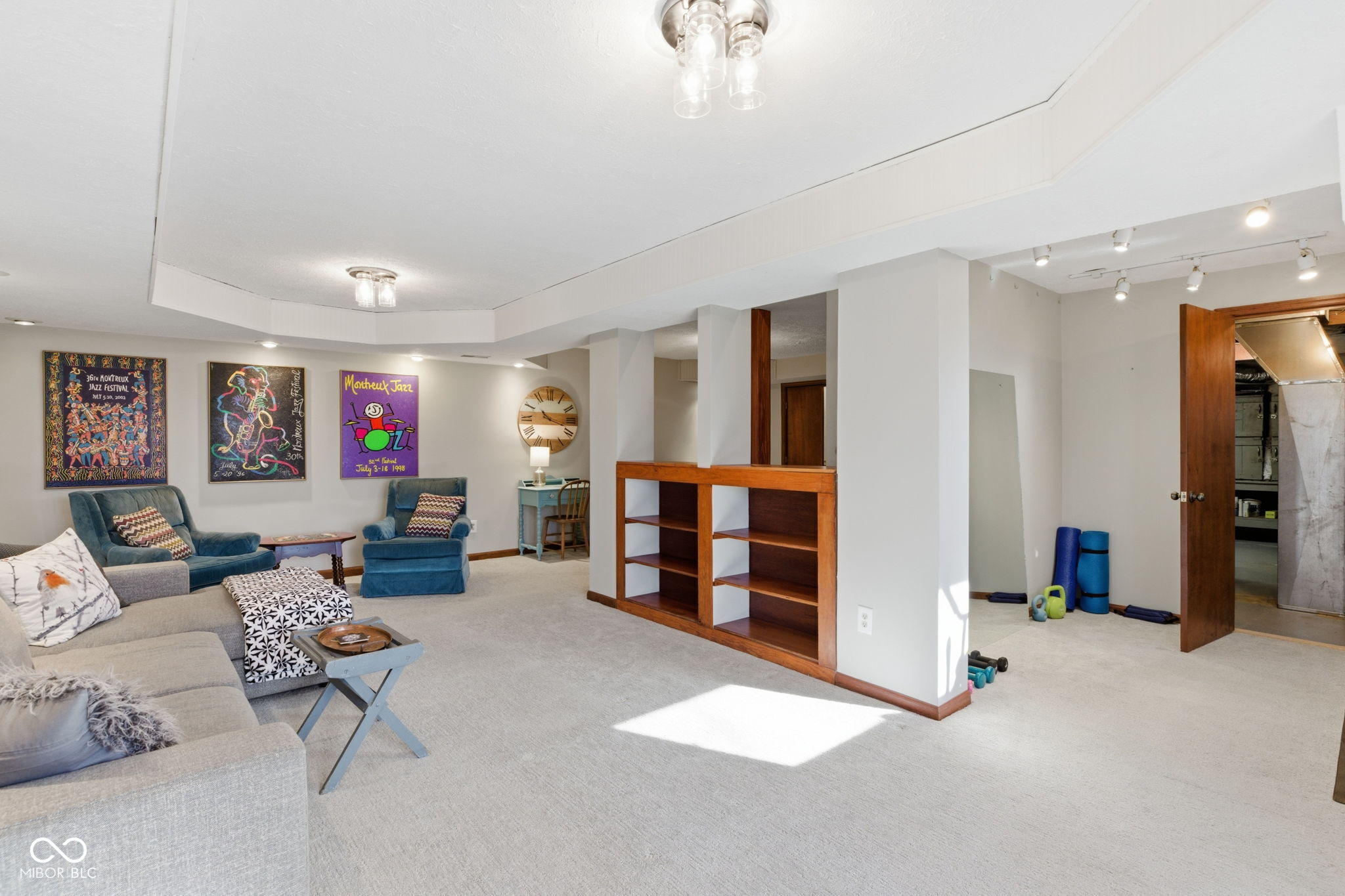 2903 W Carr Hill Road