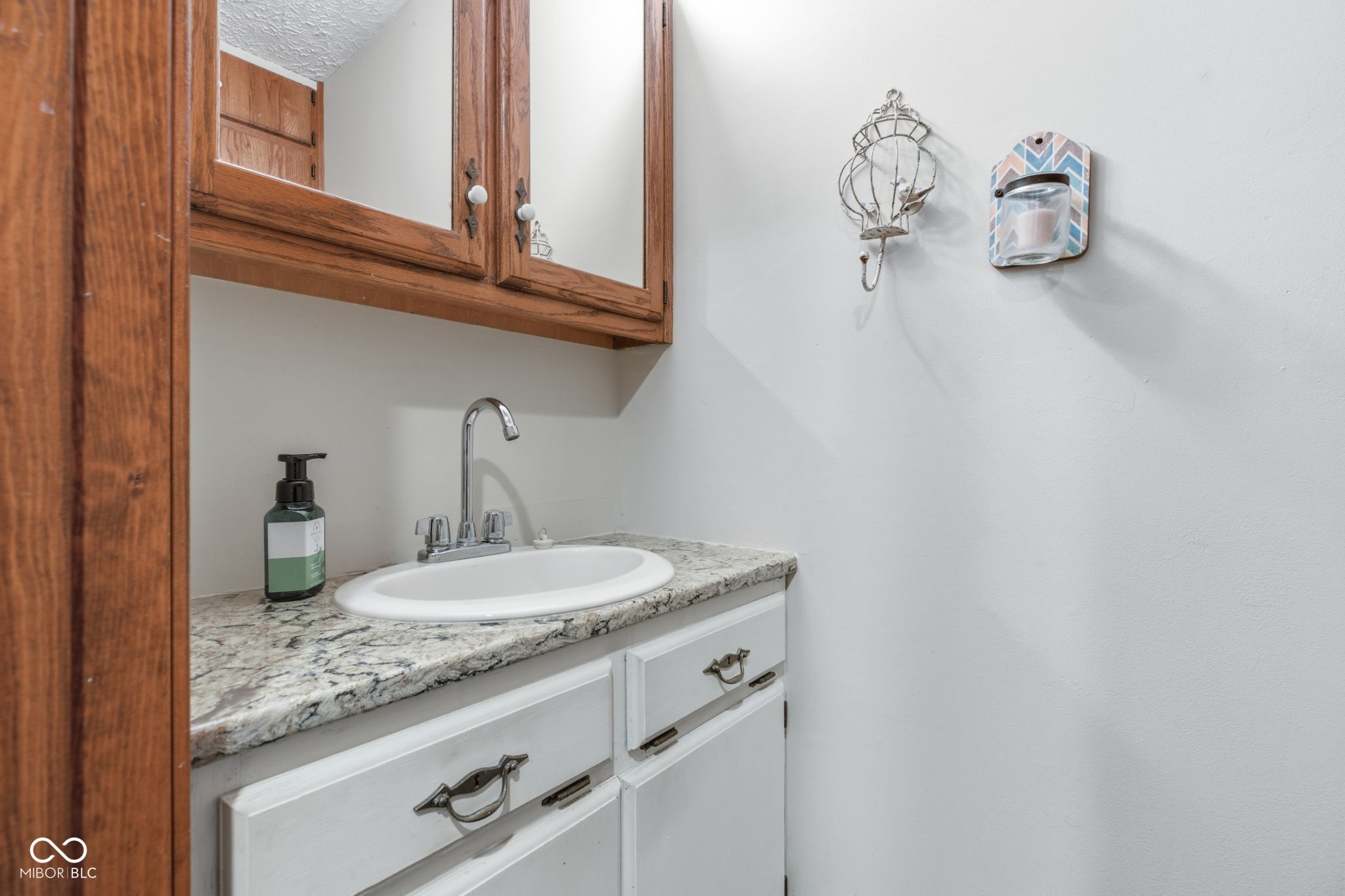 2903 W Carr Hill Road