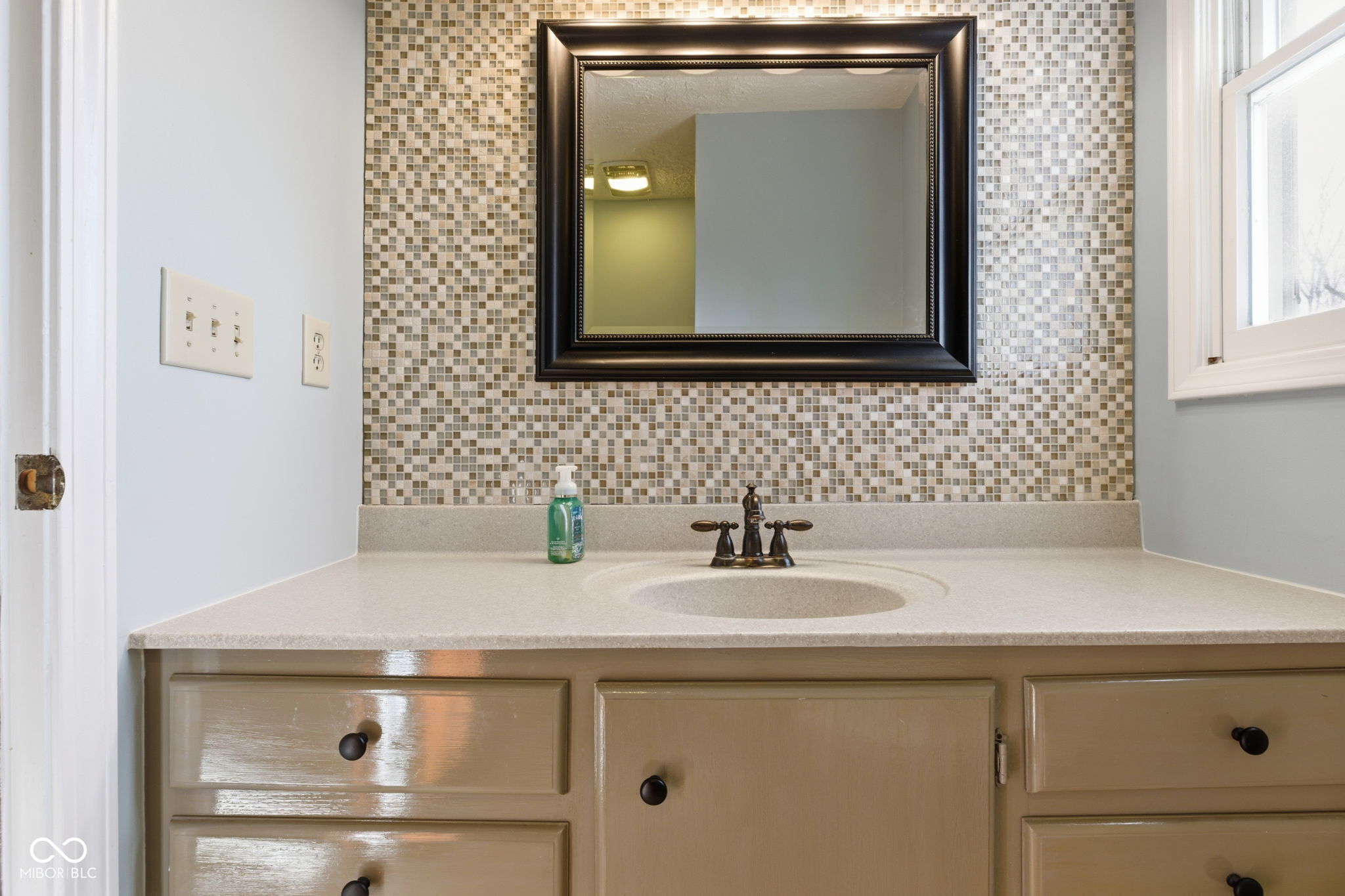 2903 W Carr Hill Road